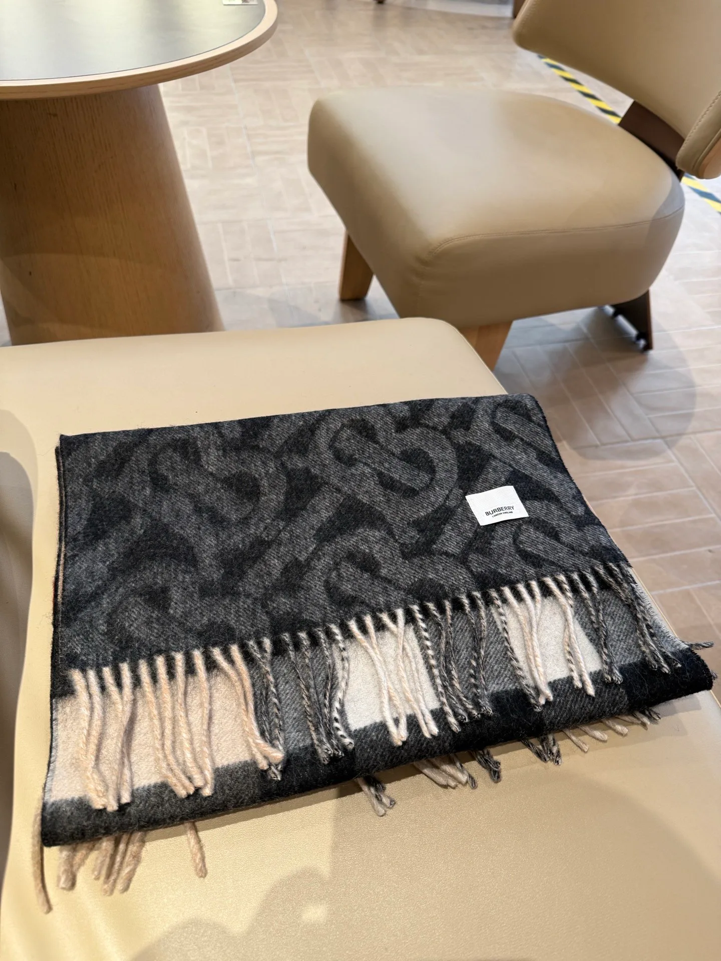 Шарфы Burberry 752672