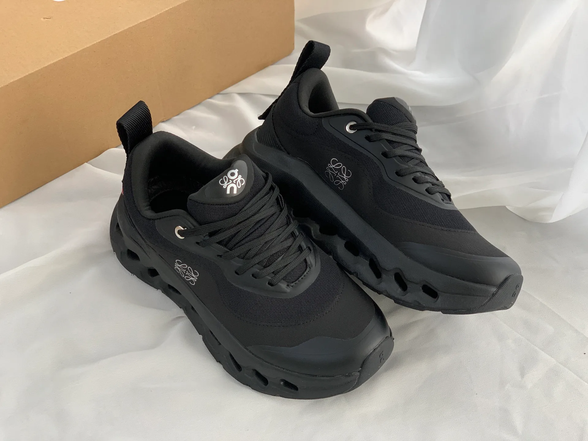 Кроссовки Женские Loewe 112857