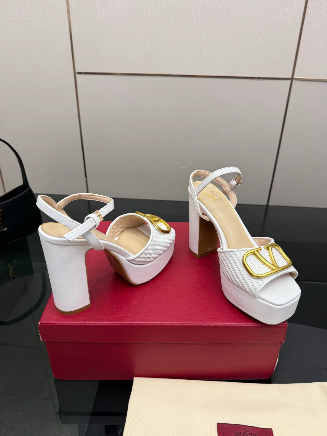 Босоножки Женские Valentino 13241321