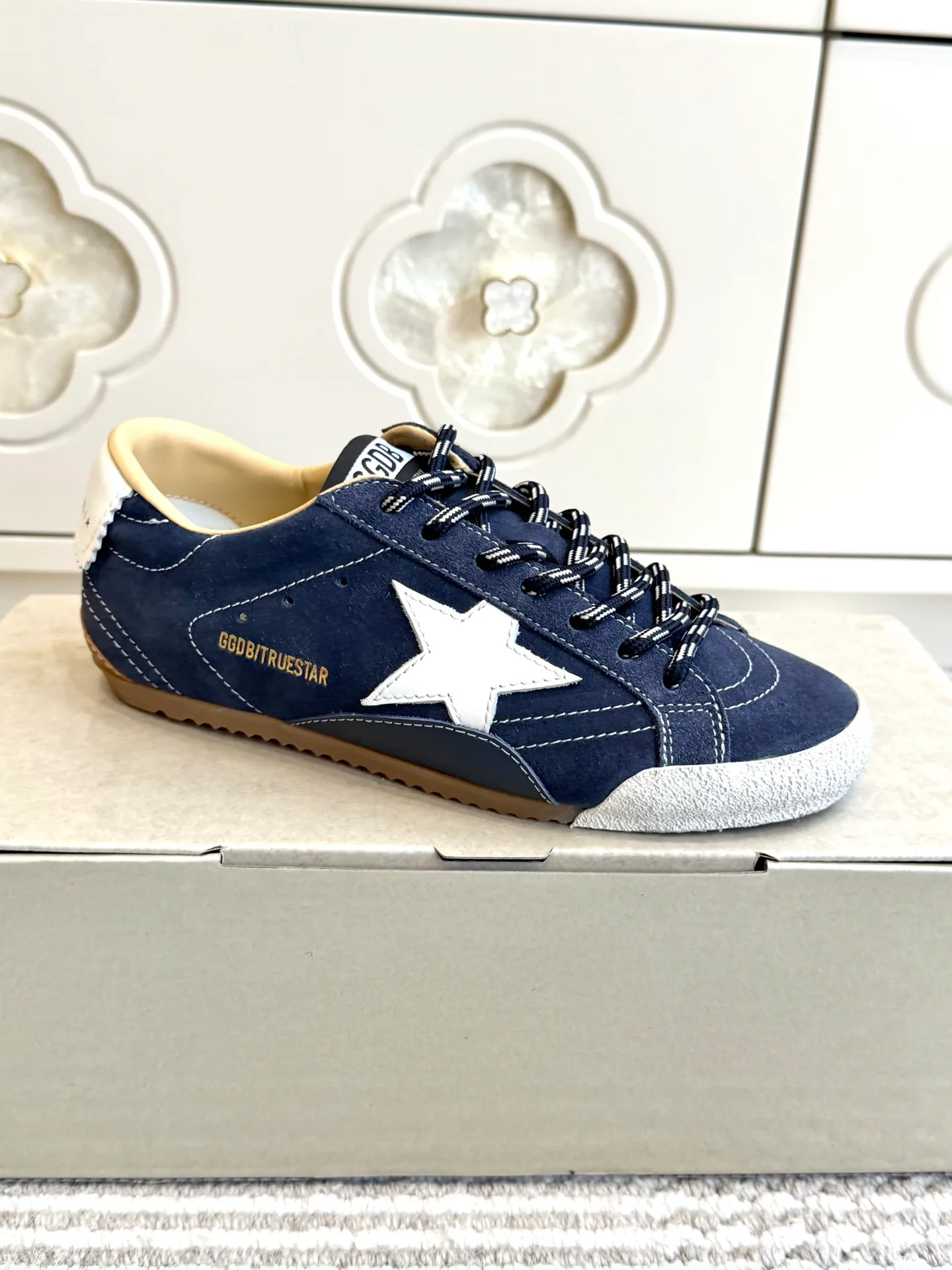 Кроссовки Женские Golden Goose 18360510
