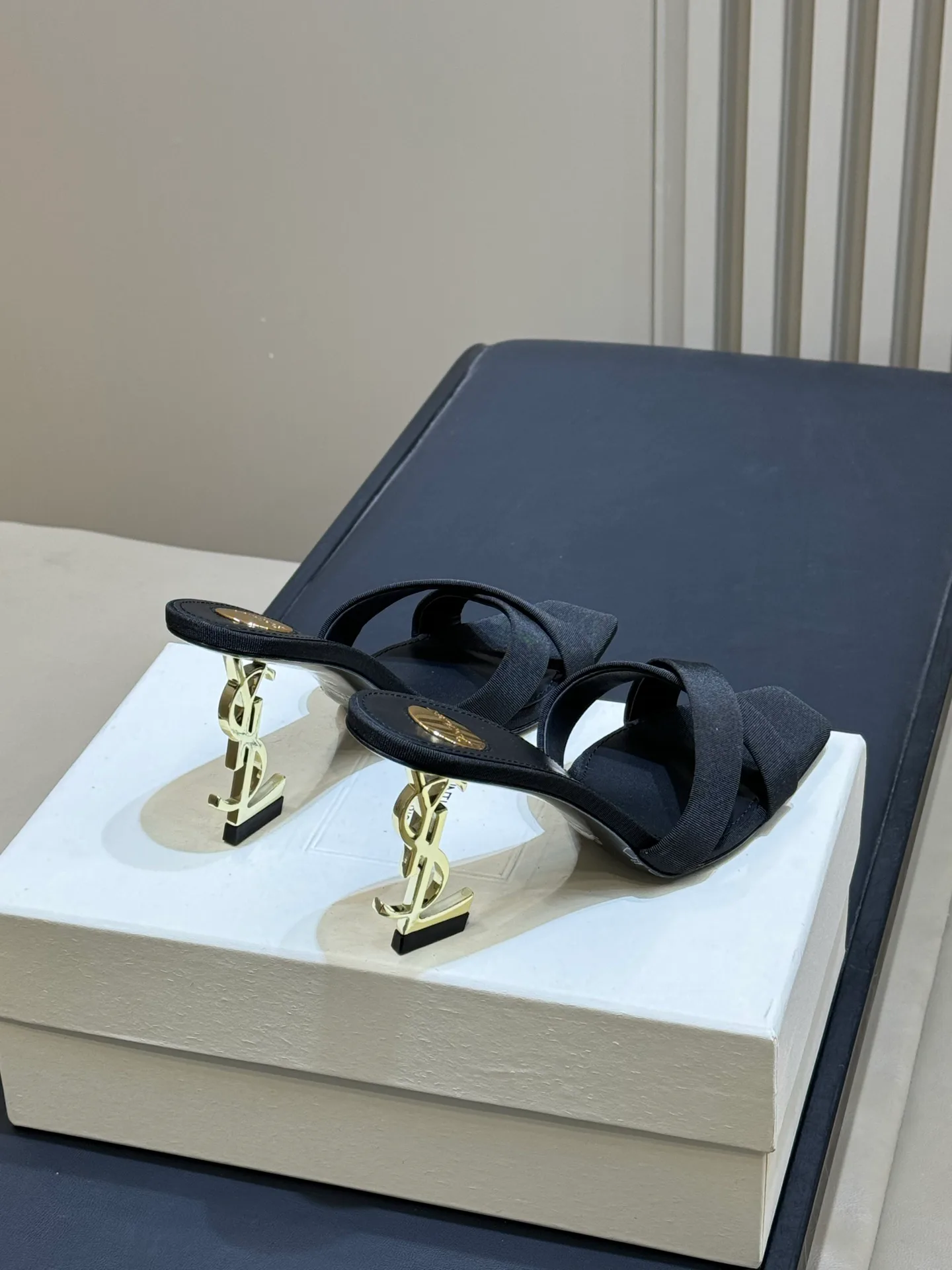 Босоножки Женские Saint Laurent 11892876