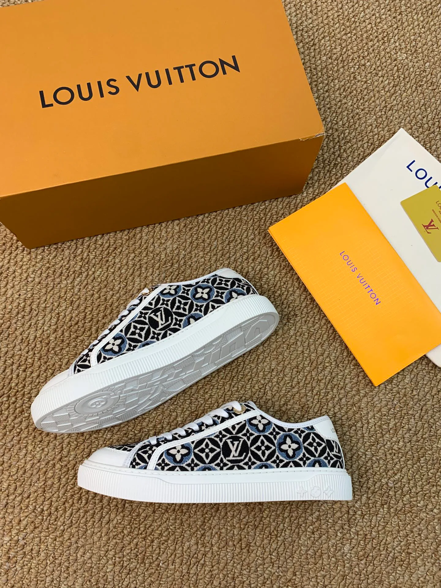Кроссовки Женские Louis Vuitton 17545199