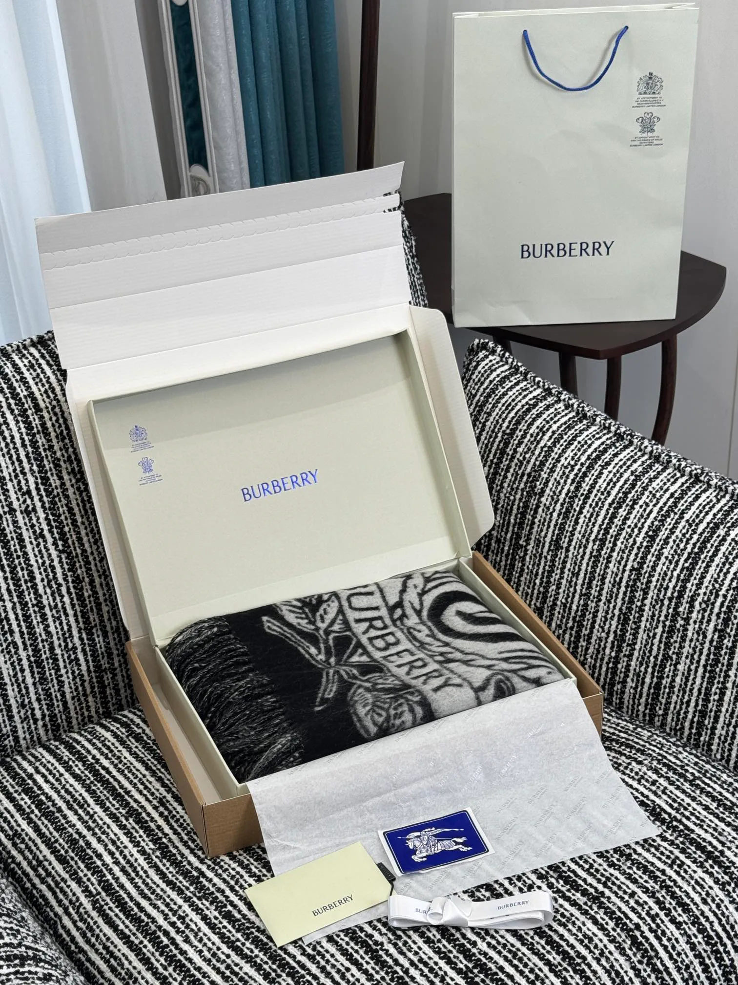 Шарфы Burberry 18287428