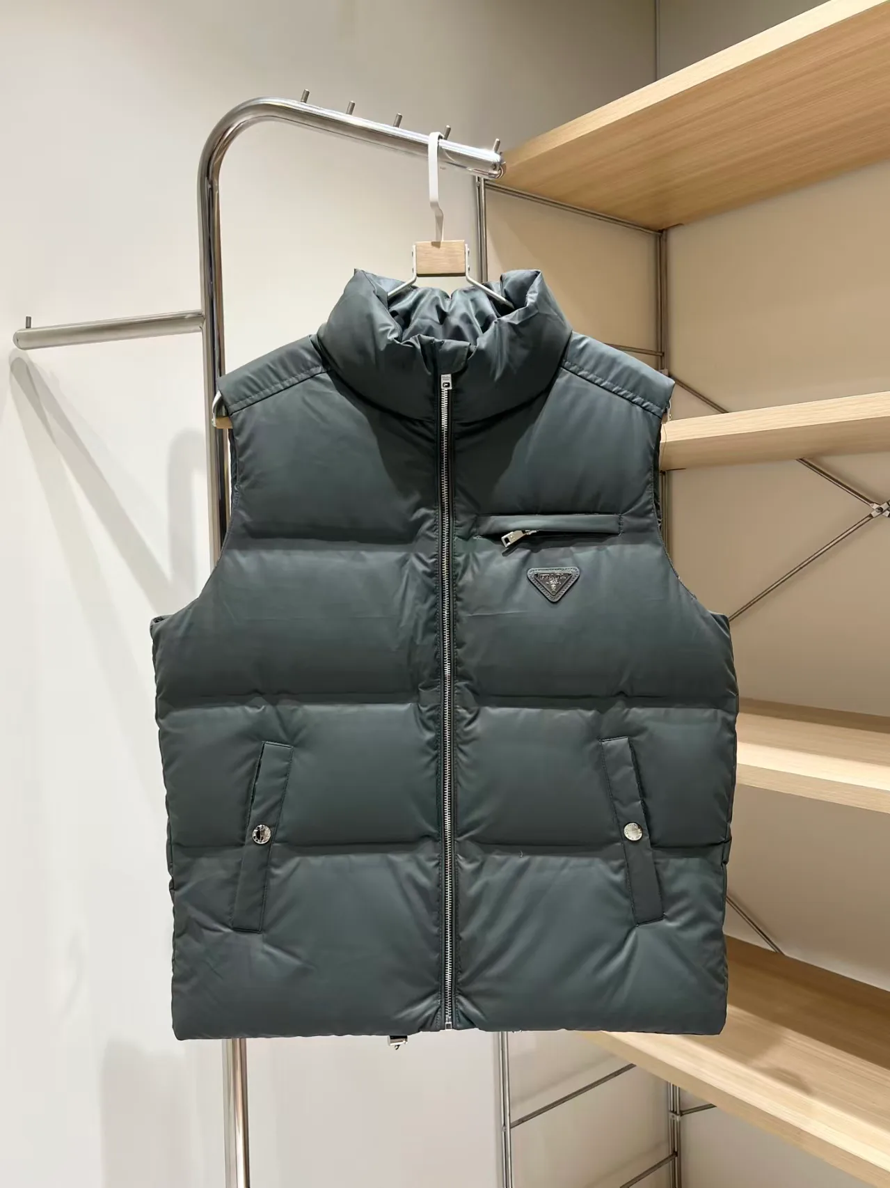Жилеты Женские Prada 18131399