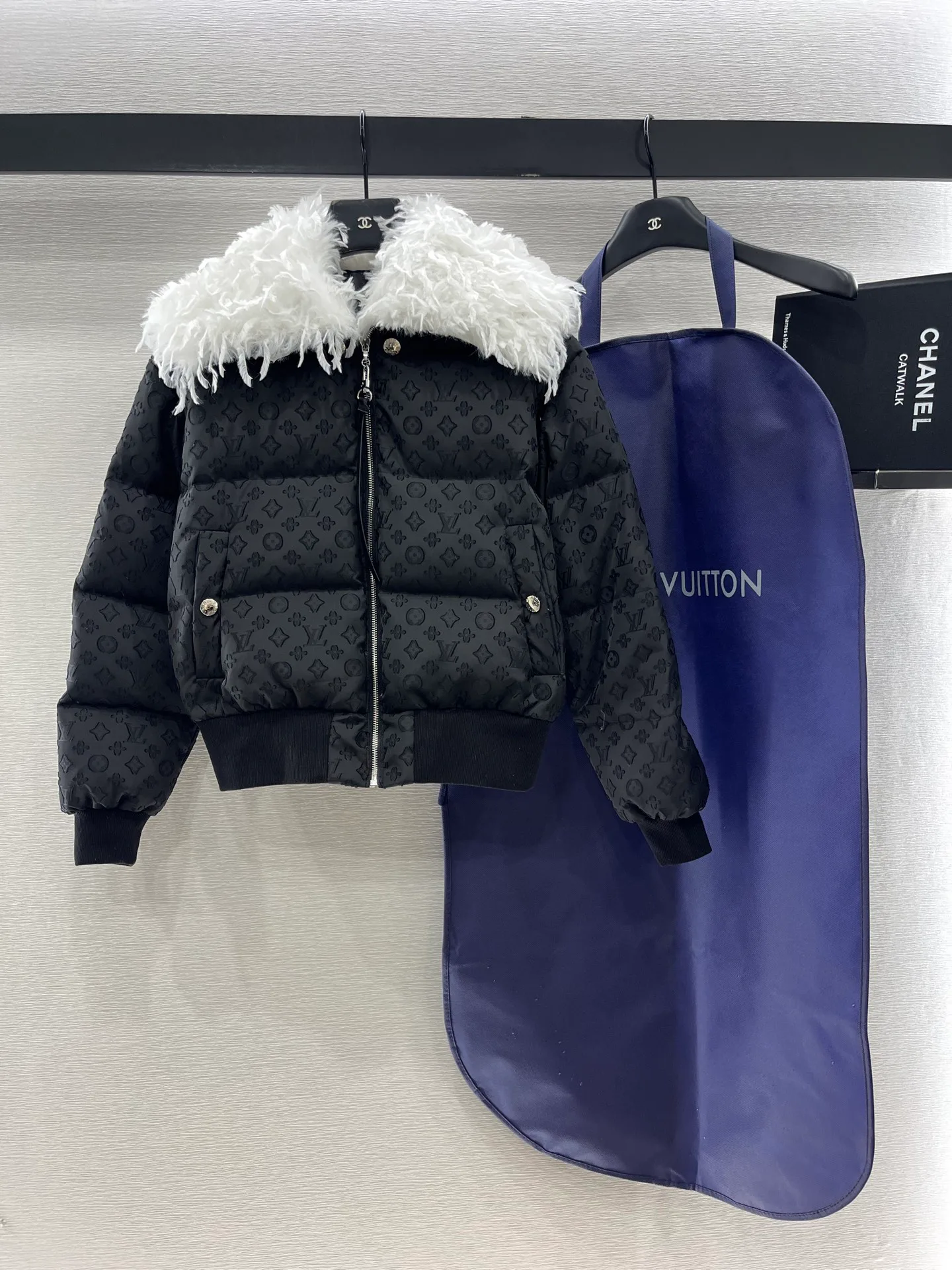 Куртки И Пуховики Женские Louis Vuitton 525069