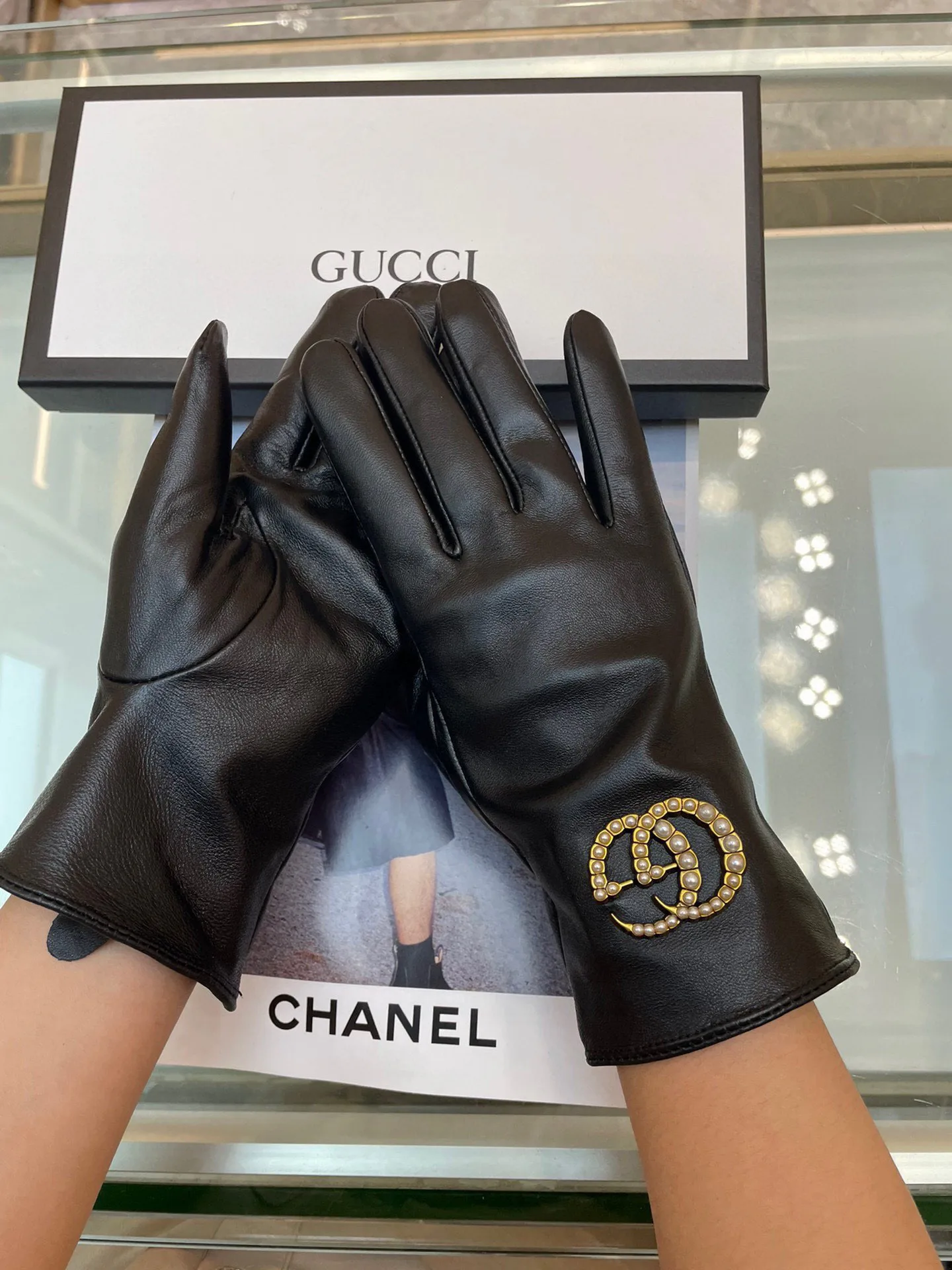 Перчатки Gucci 438417