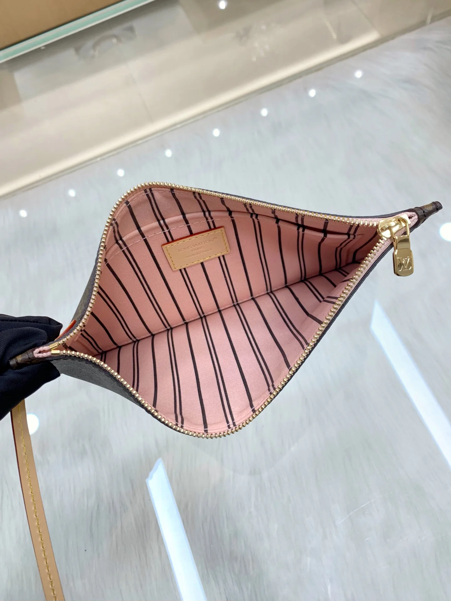 Классические Сумки Женские Louis Vuitton 17303178