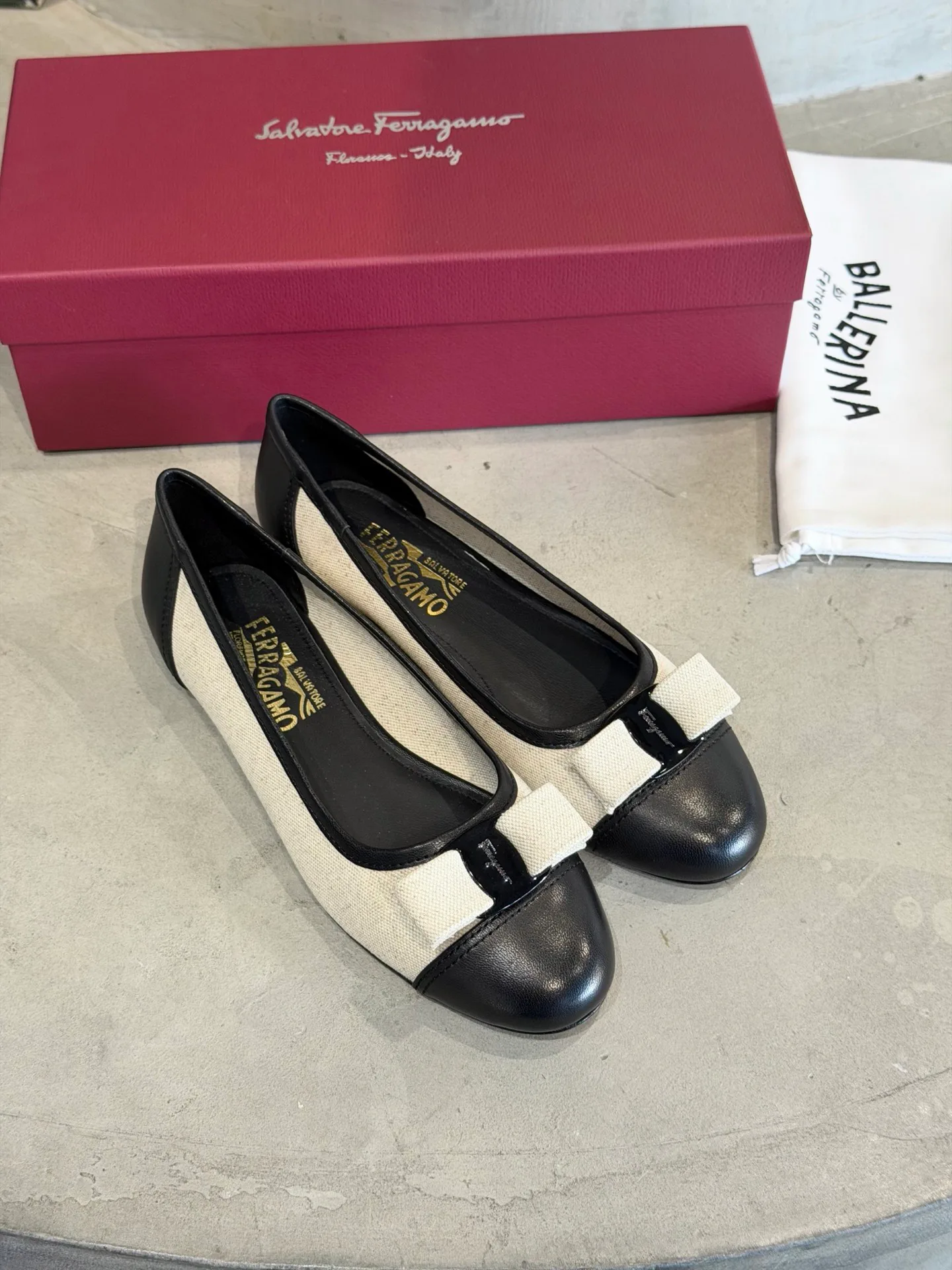 Балетки Женские Salvatore Ferragamo 11703582