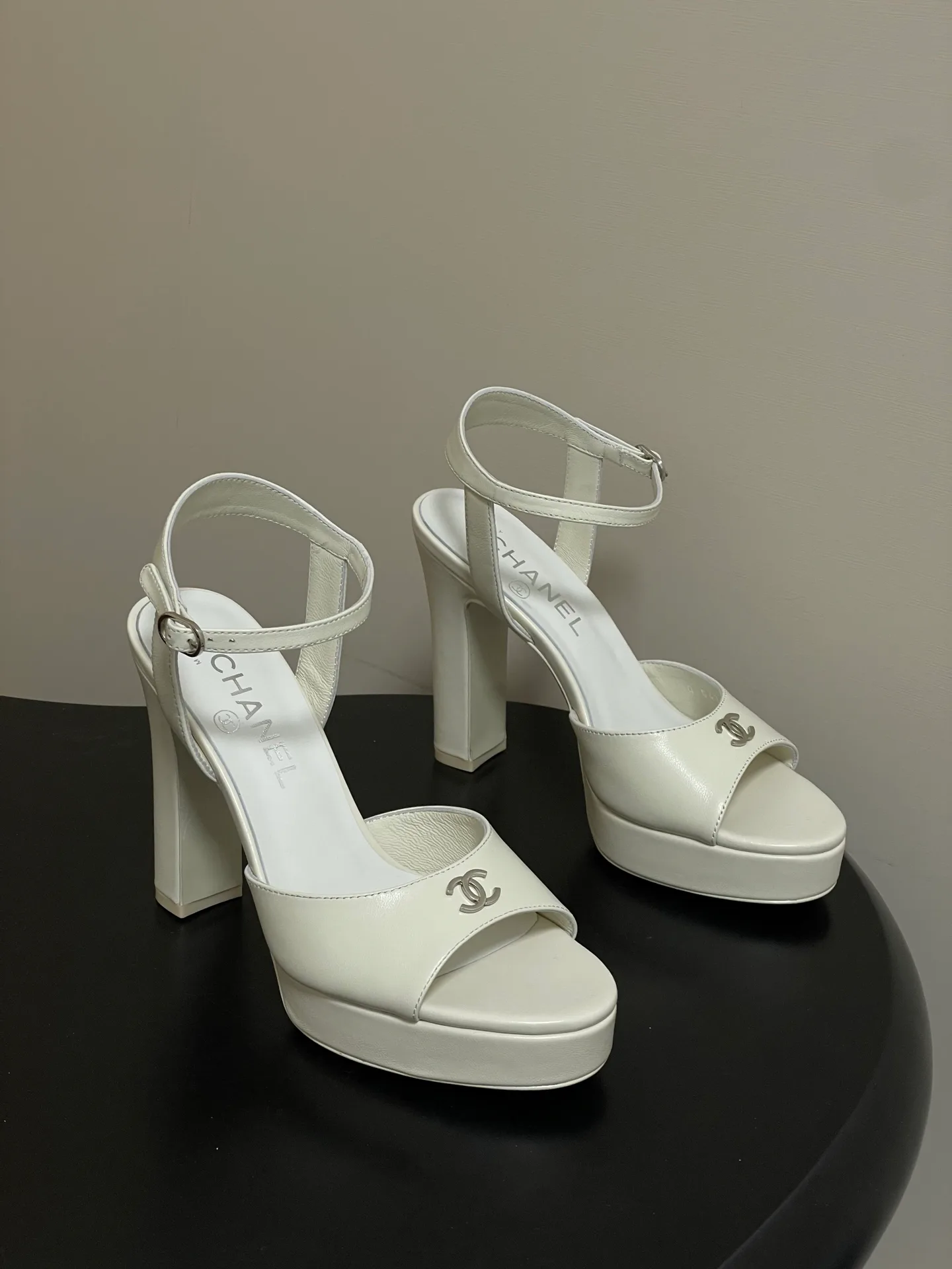 Босоножки Женские Chanel 13343874