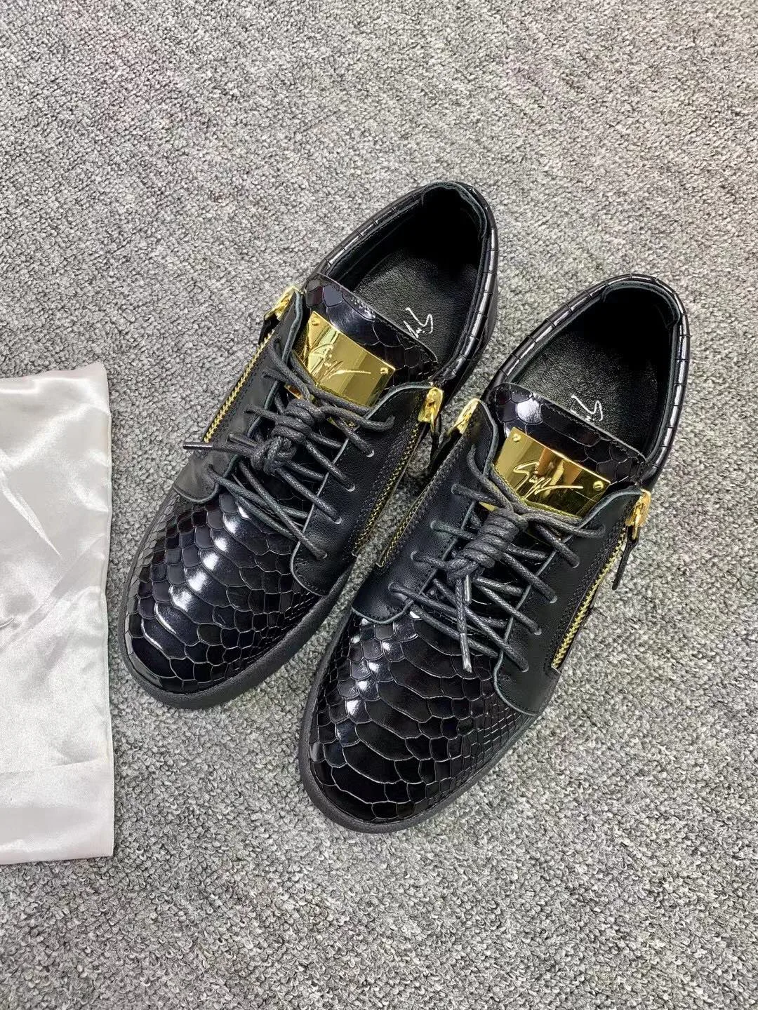 Кроссовки Женские Giuseppe Zanotti 17955596