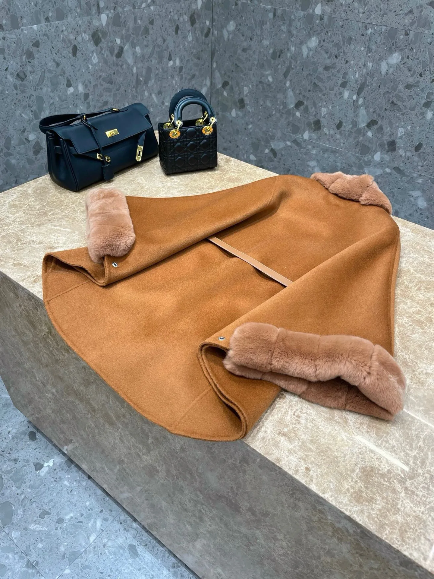 Пальто Женские Loro Piana 17998409