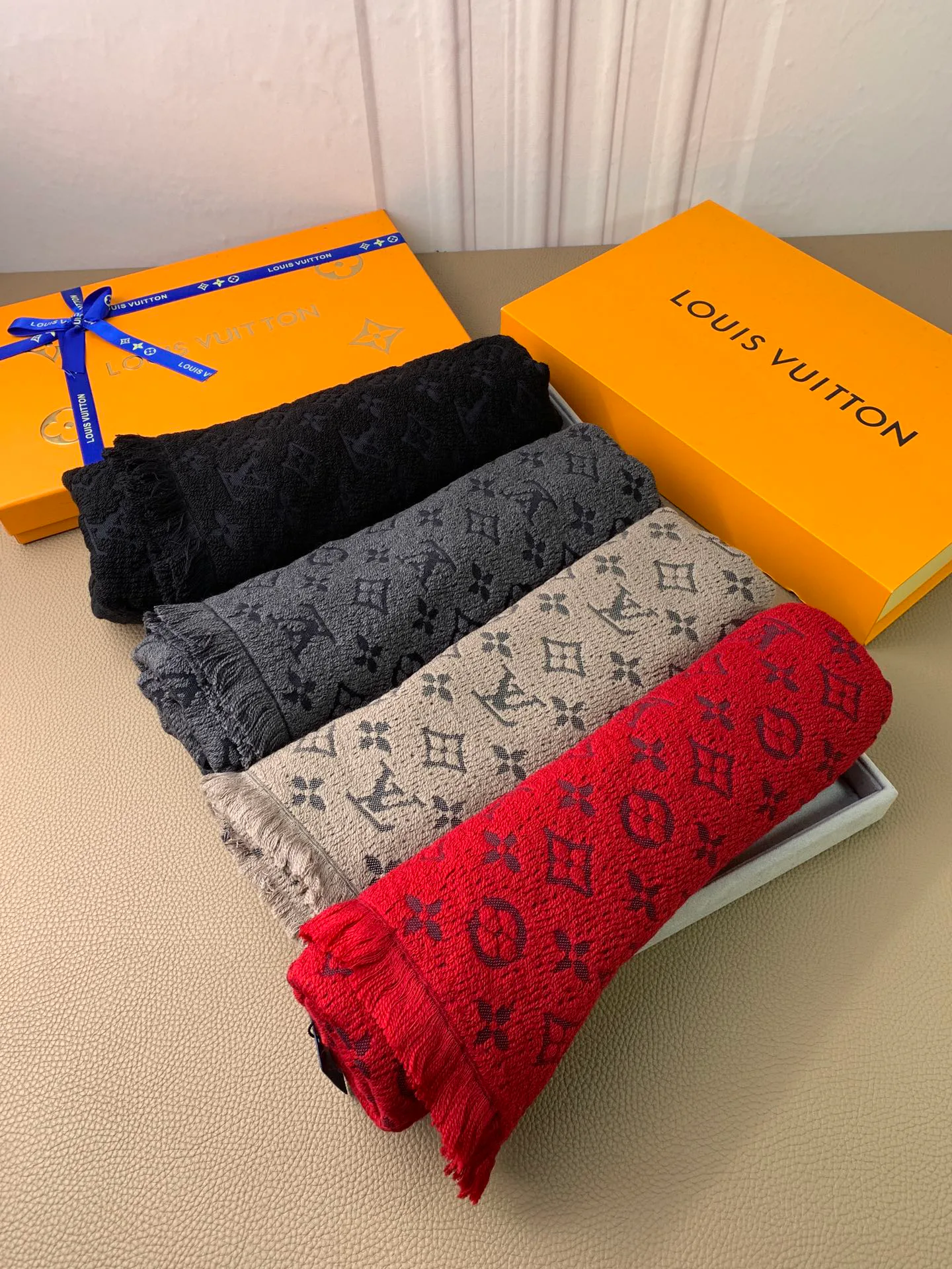 Шарфы Louis Vuitton 18525765