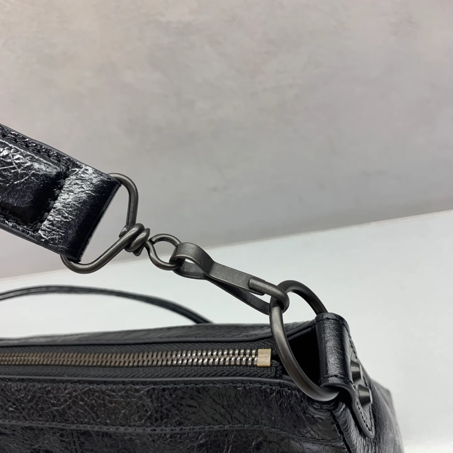 Сумки На Ремне Женские Balenciaga 17359730