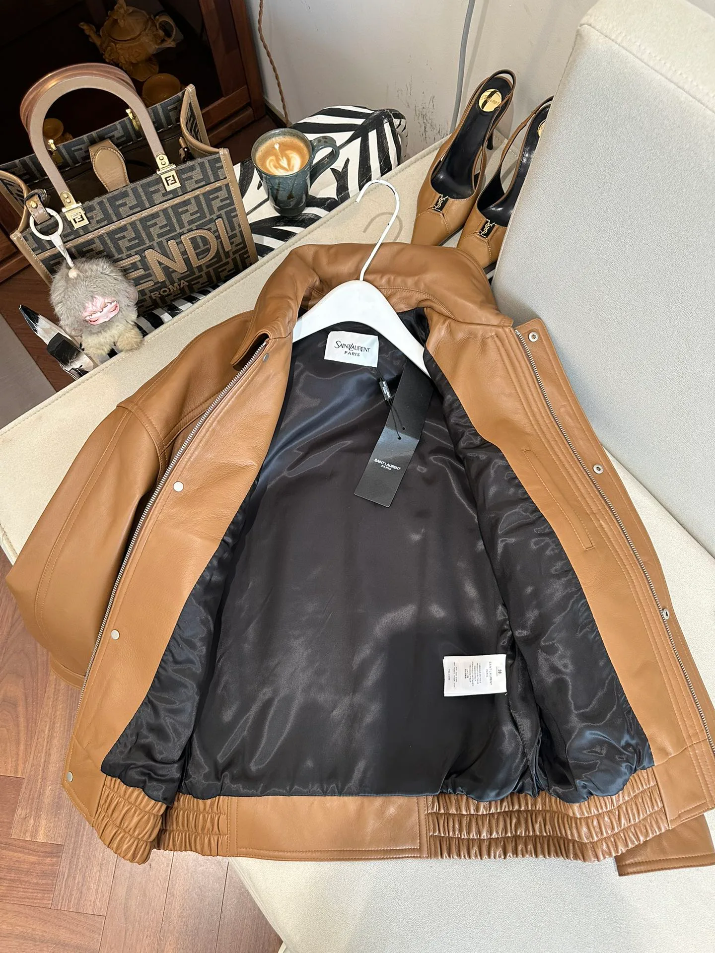 Кожаные Куртки И Дублёнки Женские Saint Laurent 1504921