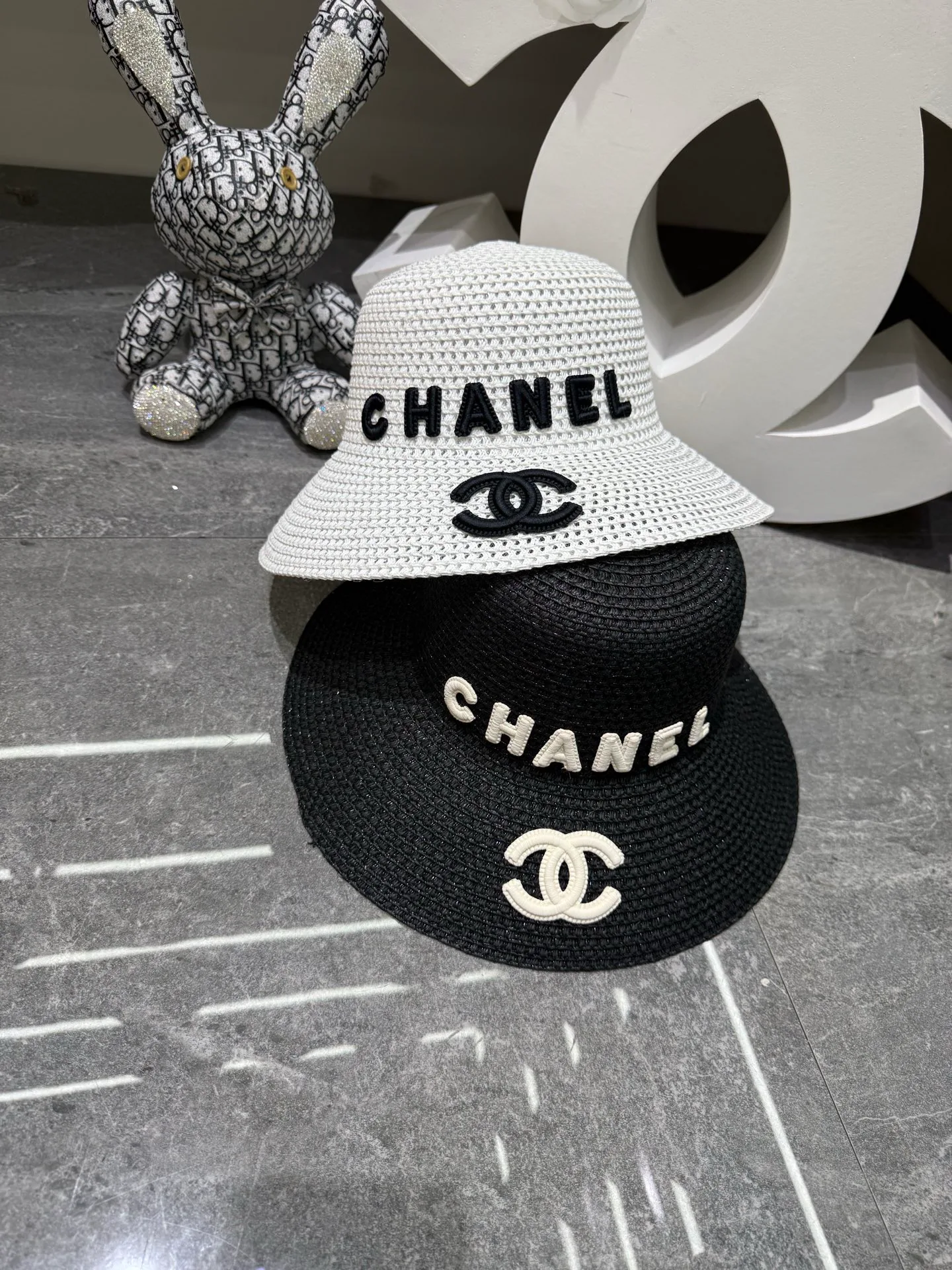 Головные Уборы Chanel 17498276