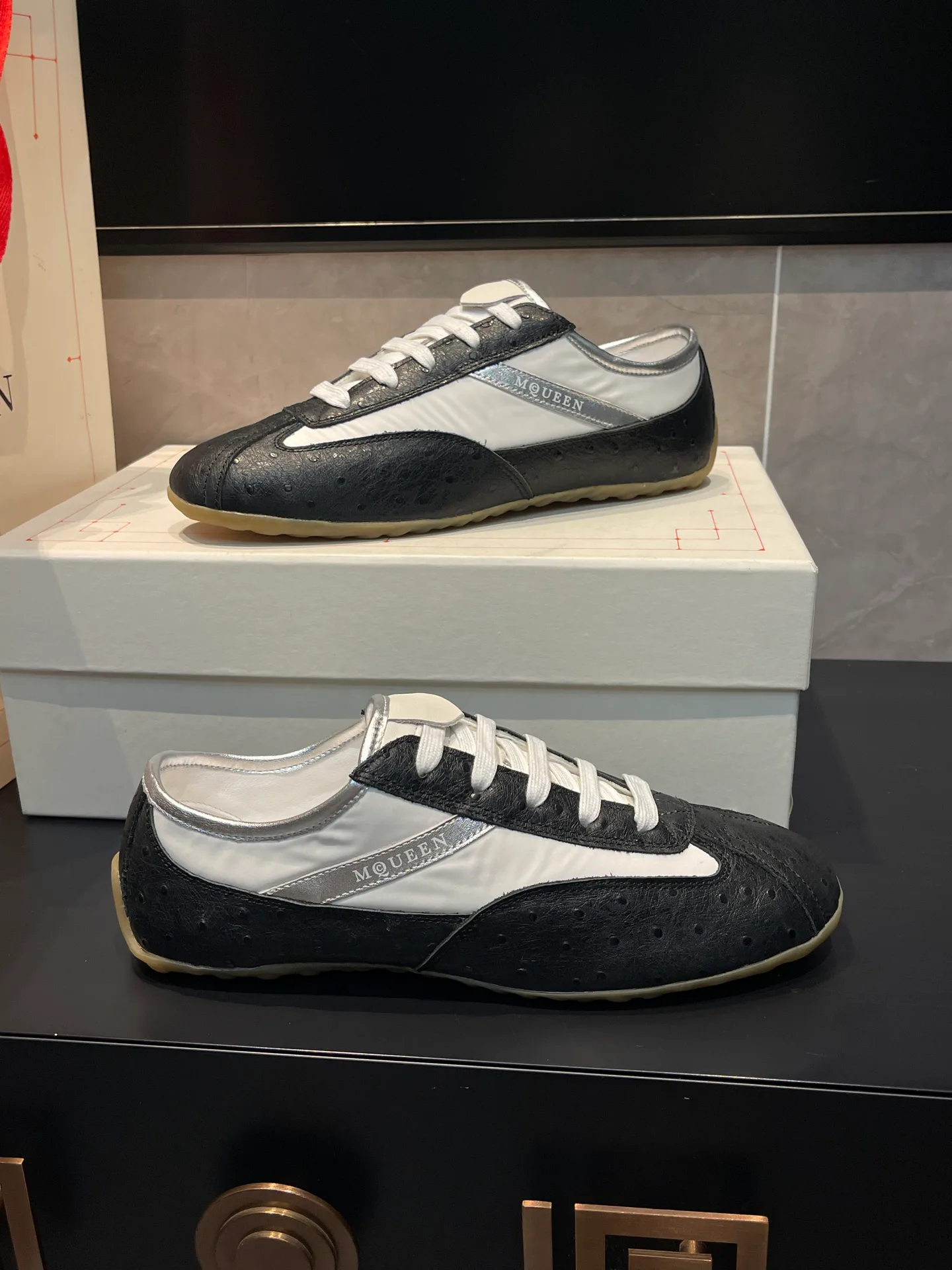 Кроссовки Женские Alexander Mcqueen 18363943