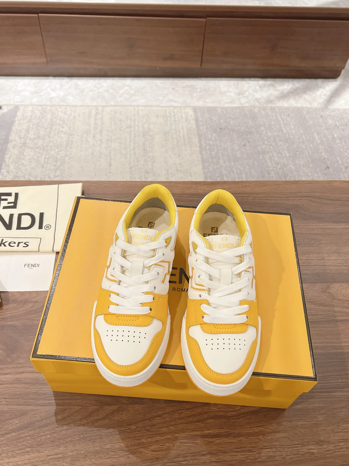 Кроссовки Женские Fendi 18219545