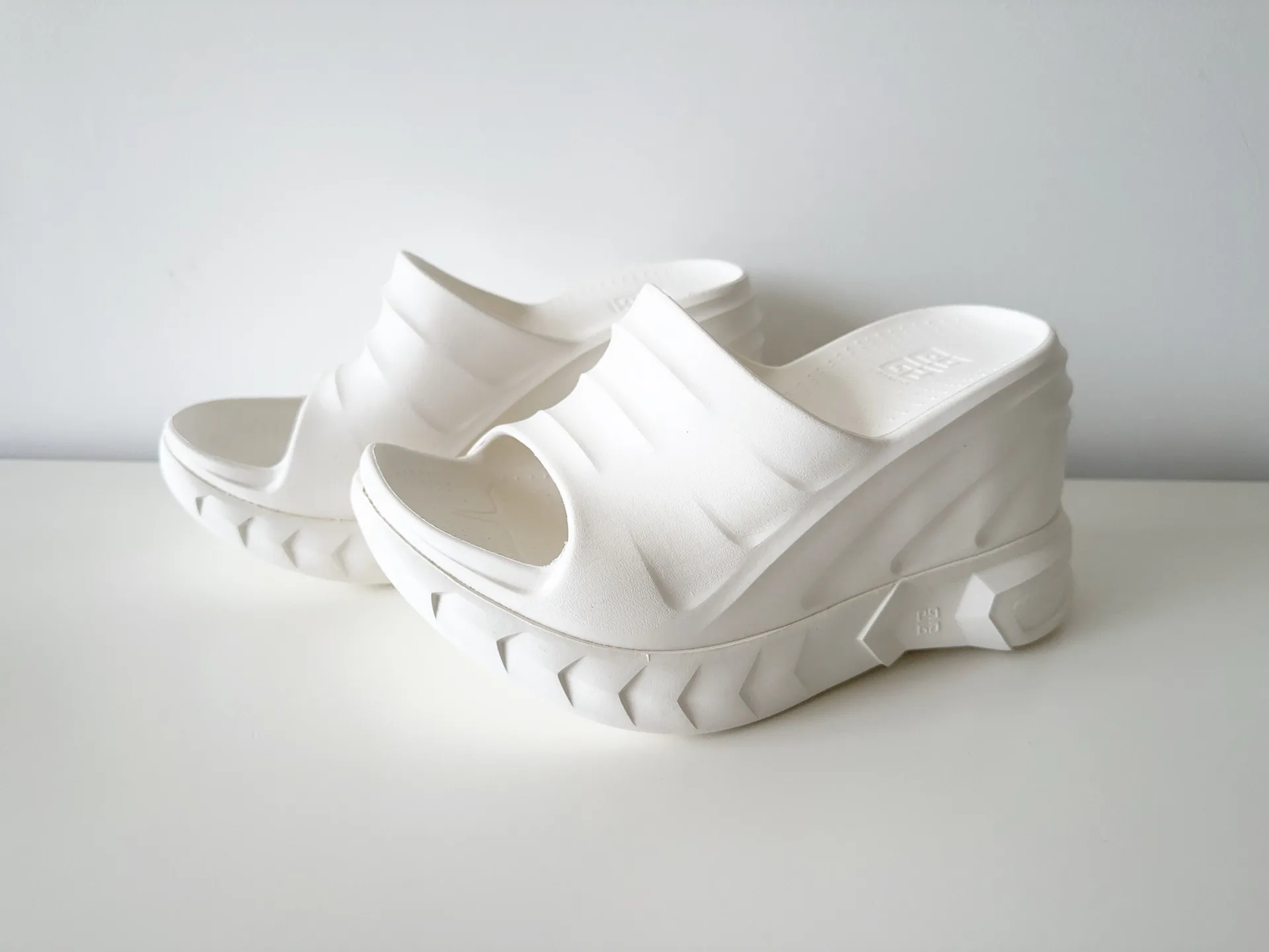 Шлепанцы Женские Givenchy 907491