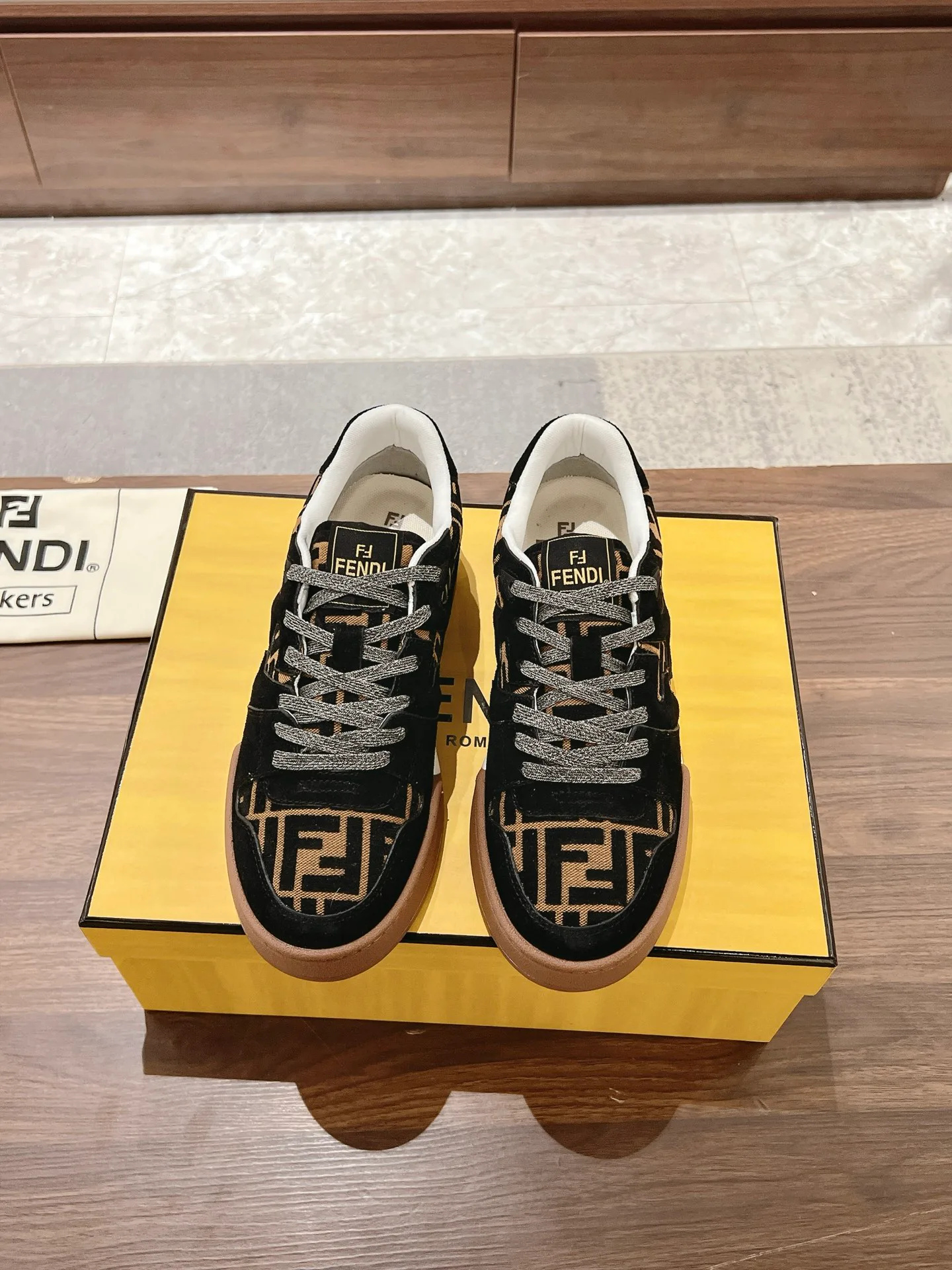 Кроссовки Женские Fendi 20718