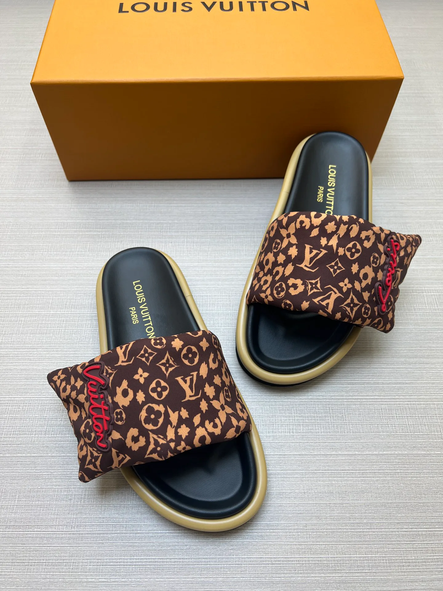 Шлепанцы Женские Louis Vuitton 14522059