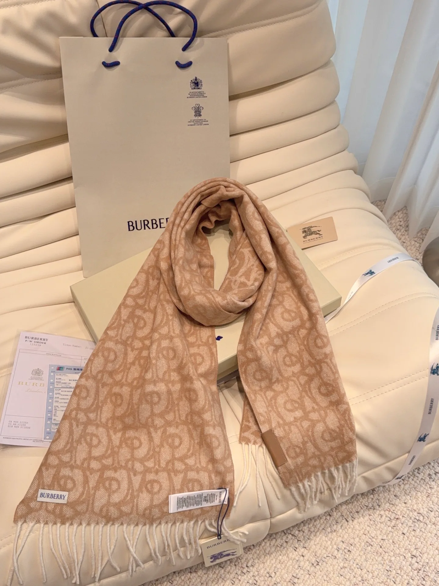 Шарфы Burberry 18287236