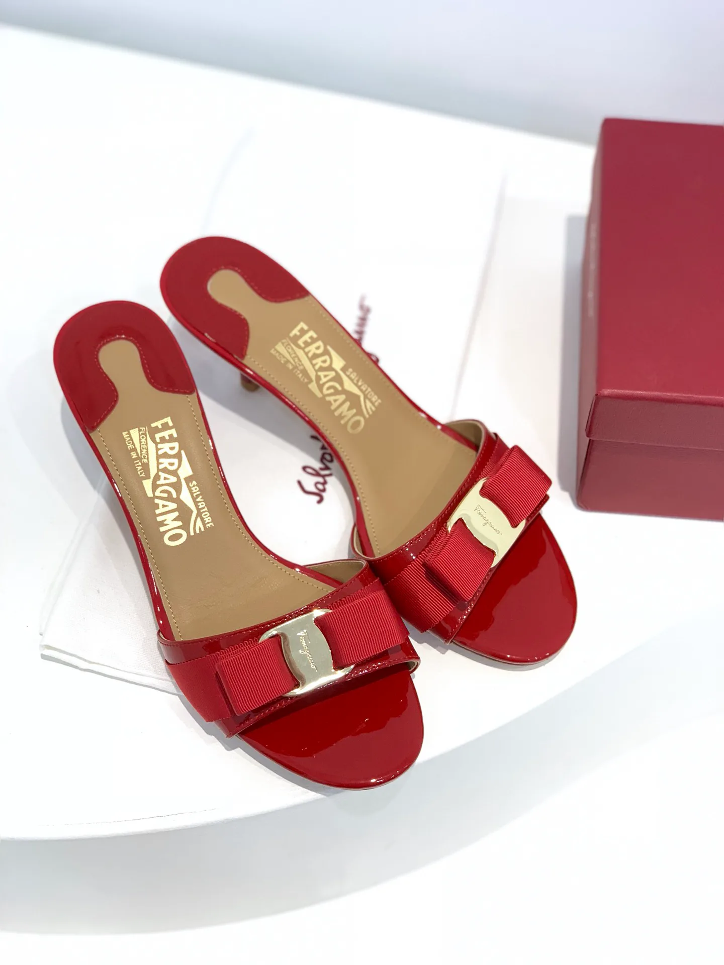 Босоножки Женские Salvatore Ferragamo 17642541
