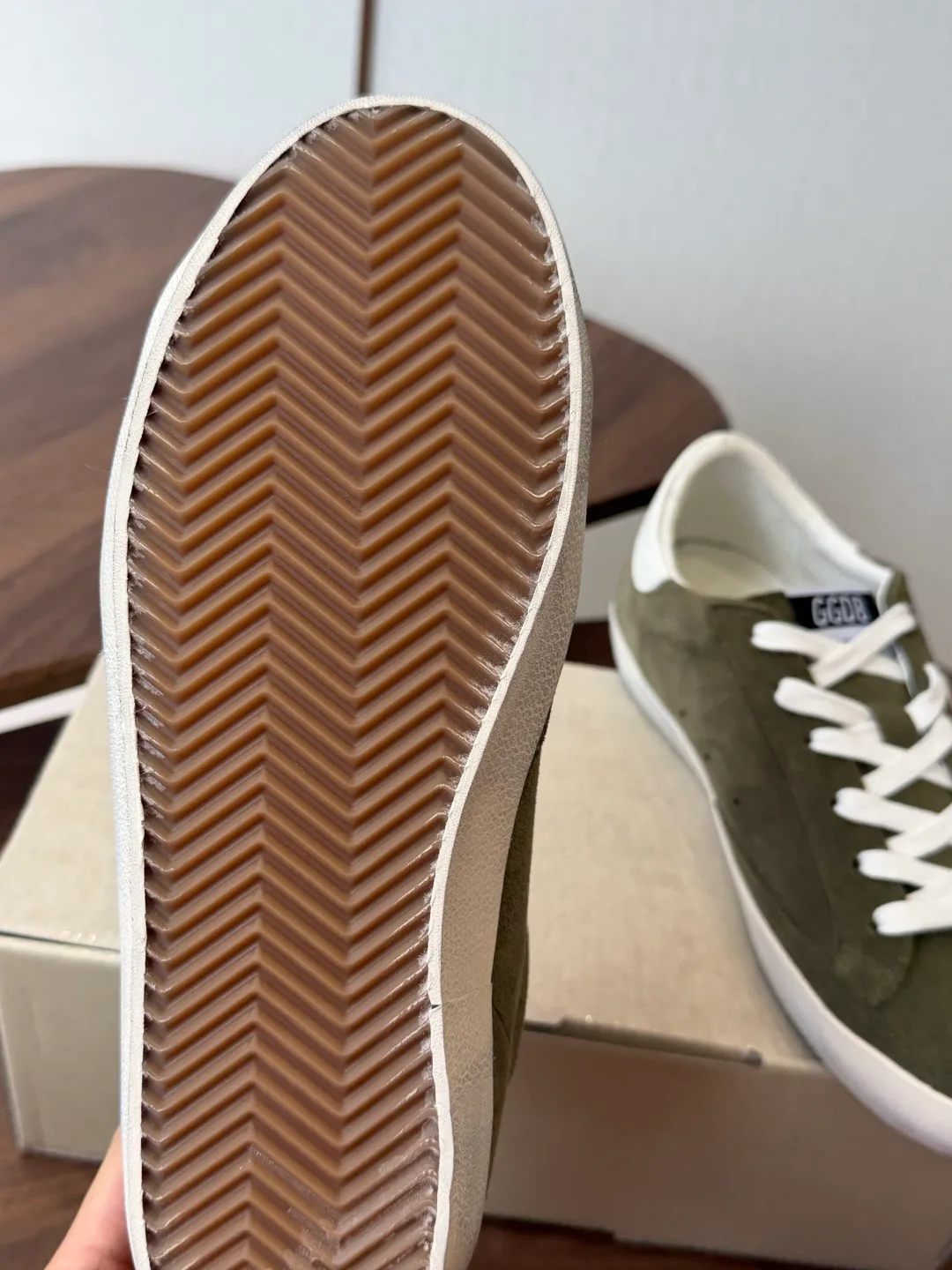 Кроссовки Женские Golden Goose 18146569