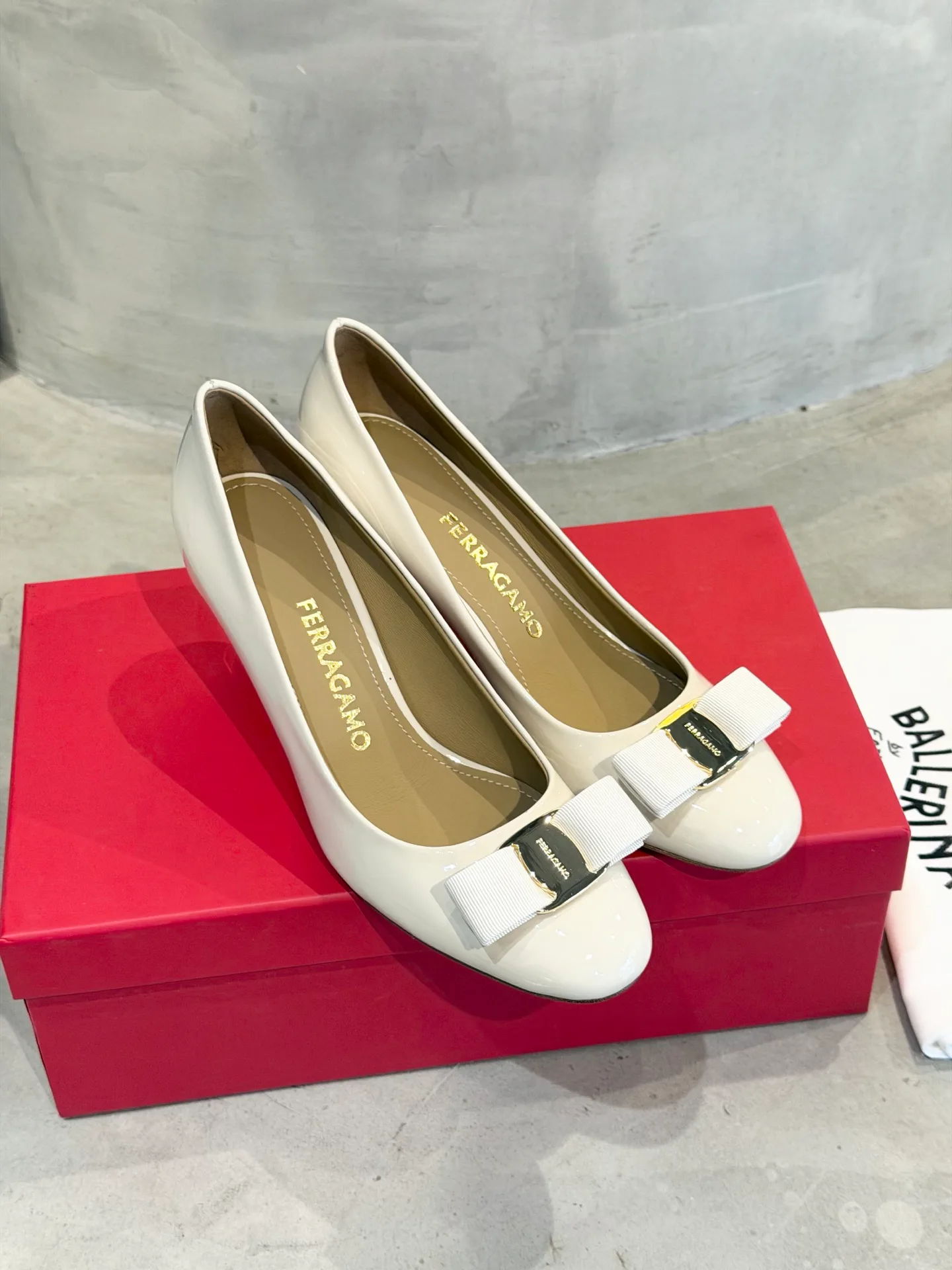 Туфли Женские Salvatore Ferragamo 11675379