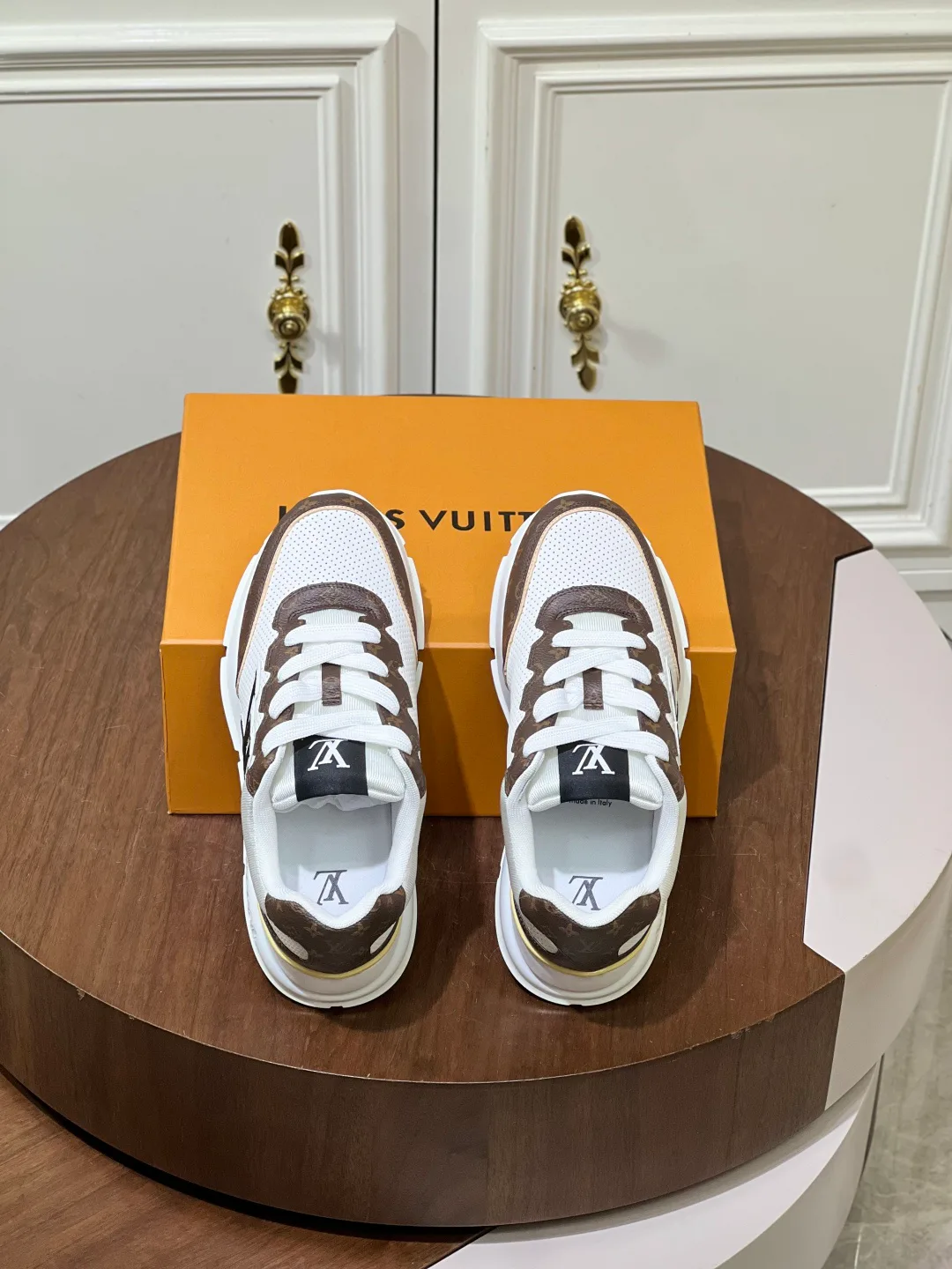 Кроссовки Женские Louis Vuitton 17460370