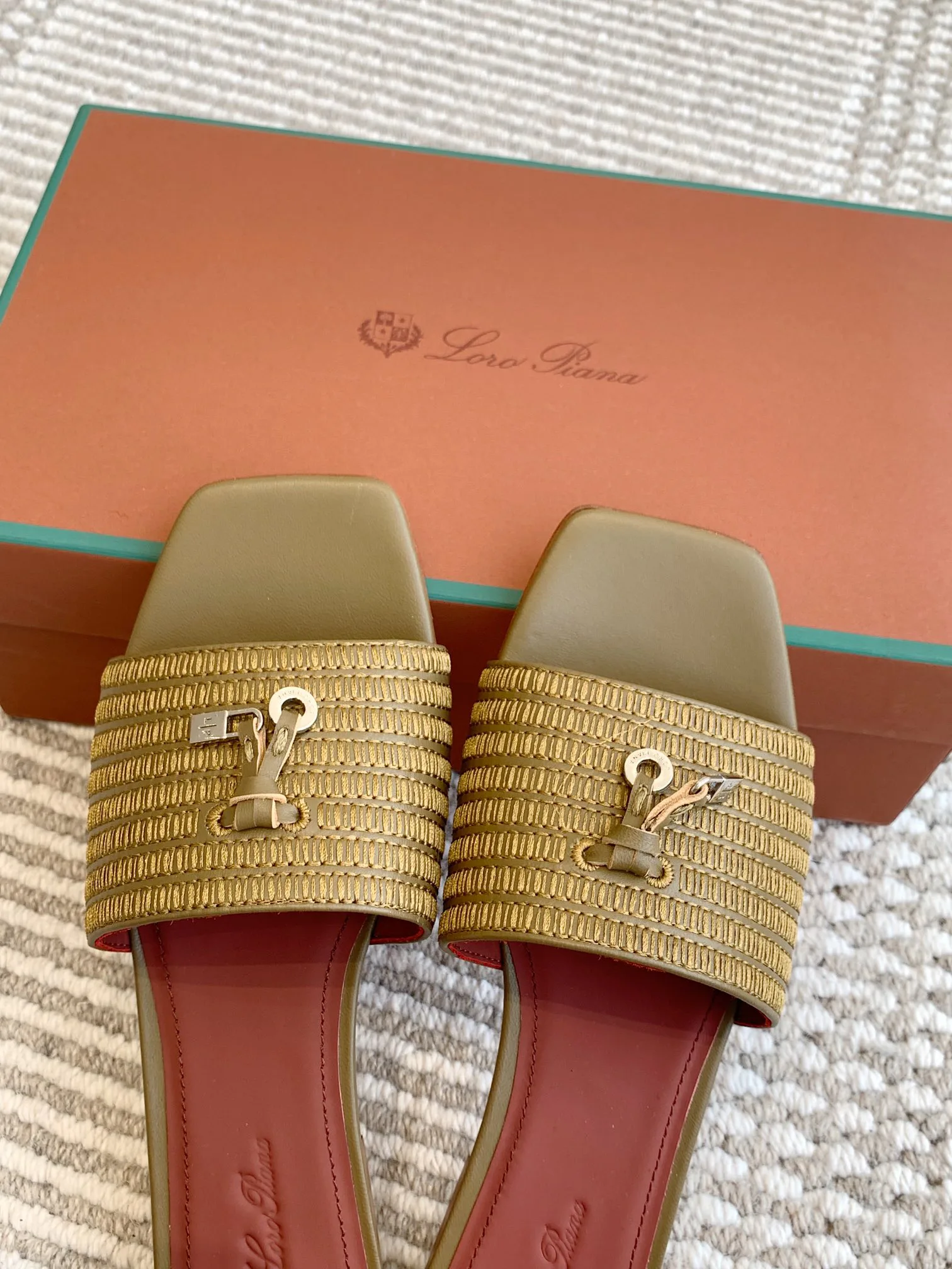 Шлепанцы Женские Loro Piana 9235