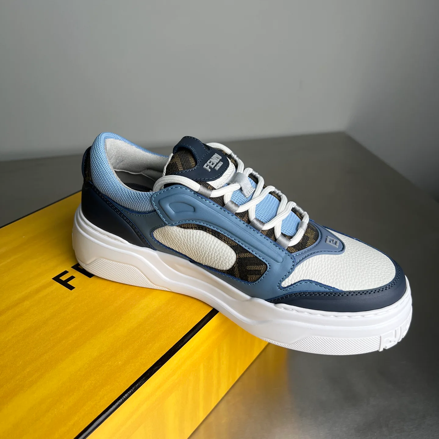 Кроссовки Мужские Fendi 9464409