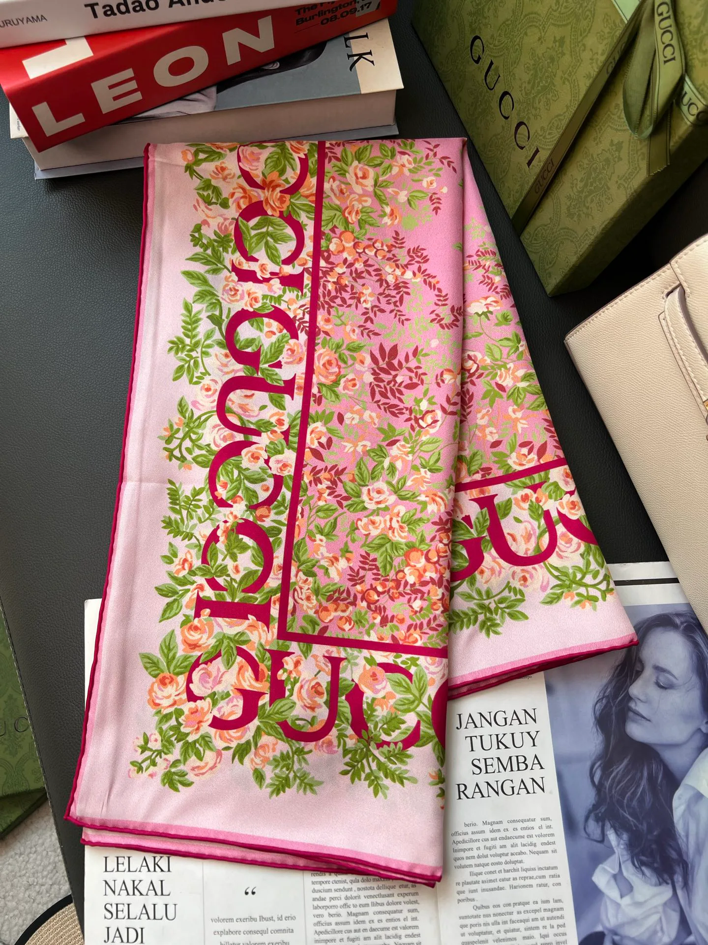 Платки Gucci 11527336
