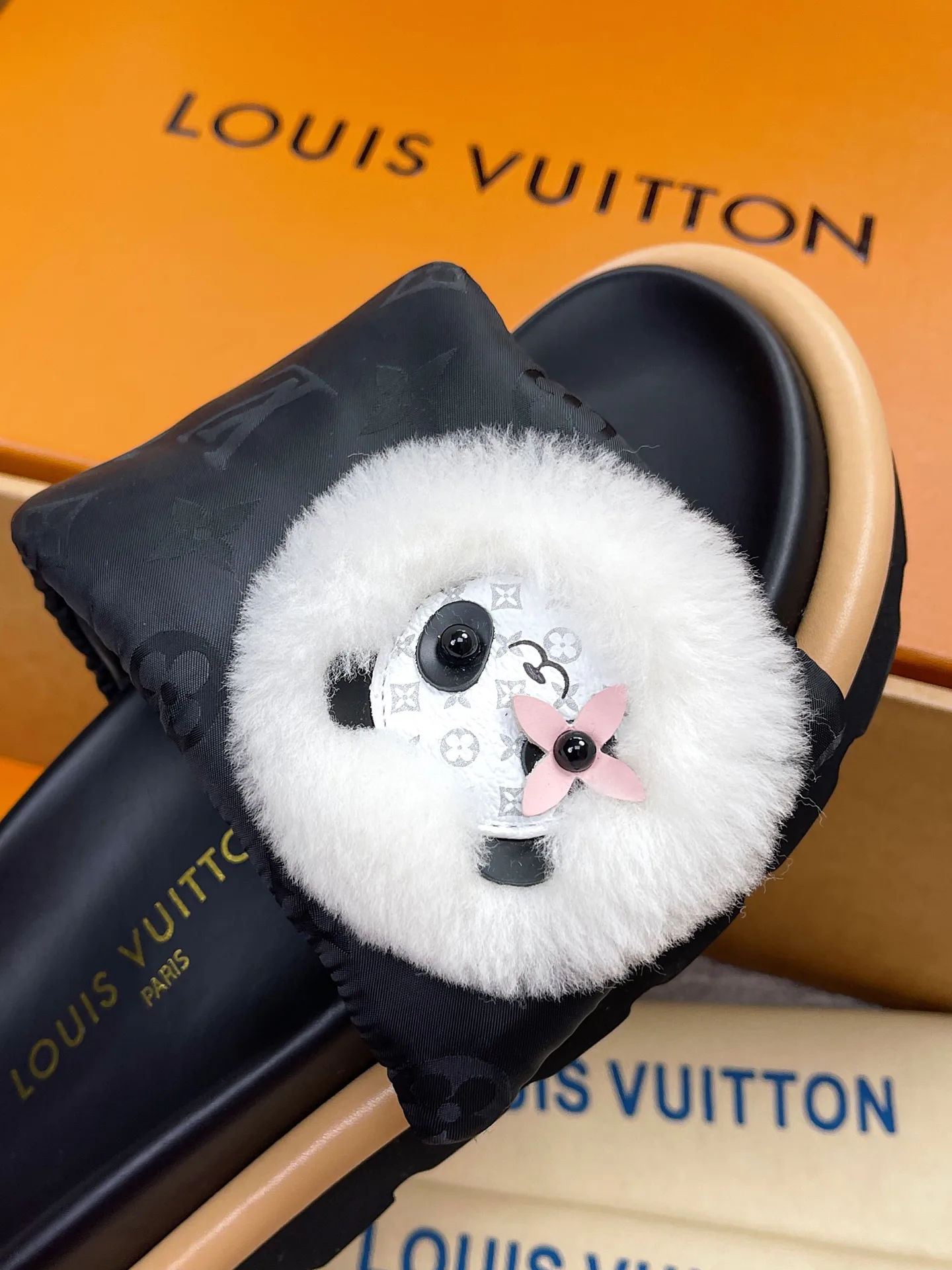 Шлепанцы Женские Louis Vuitton 18142869