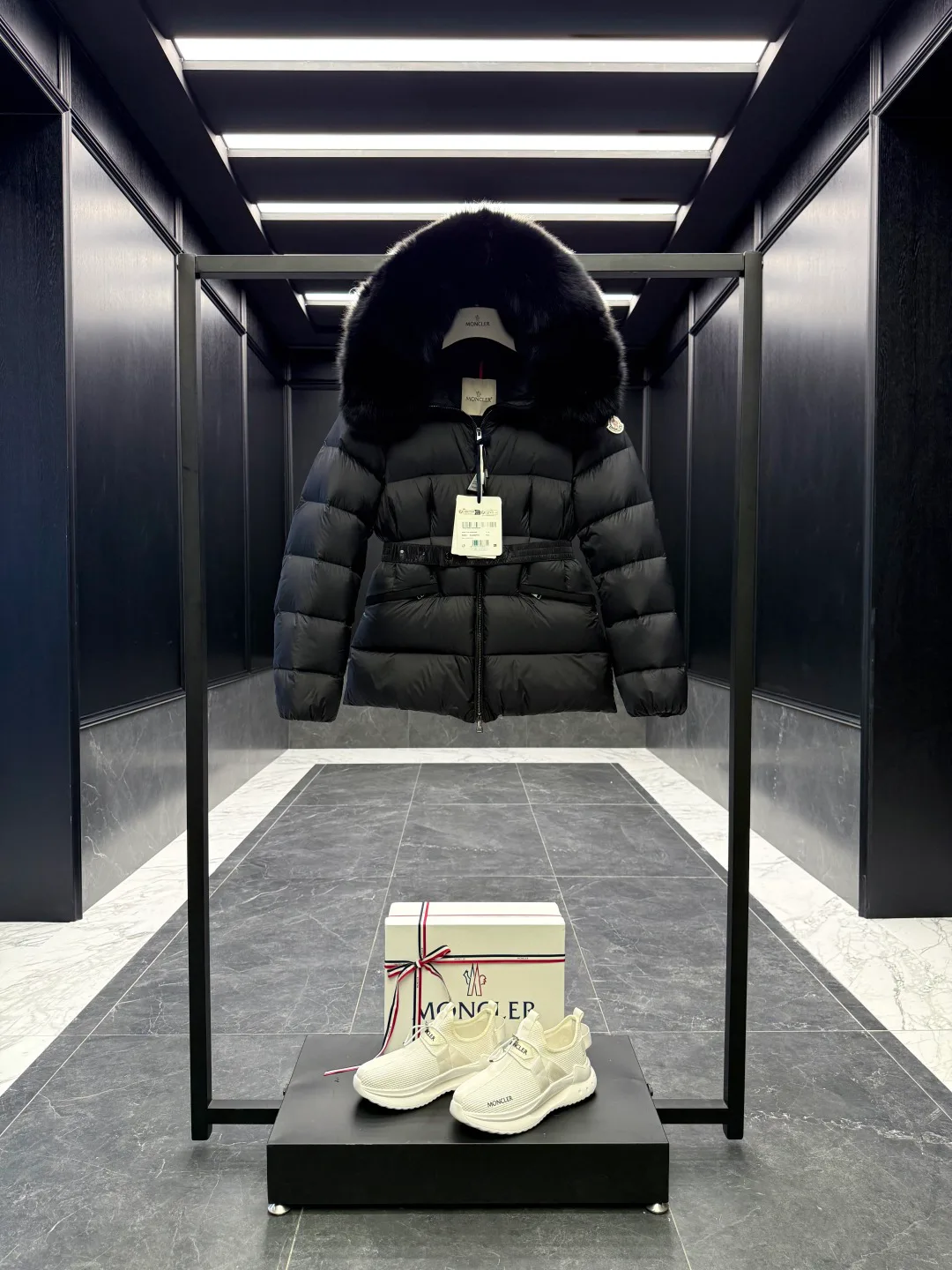 Куртки И Пуховики Женские Moncler 19889830
