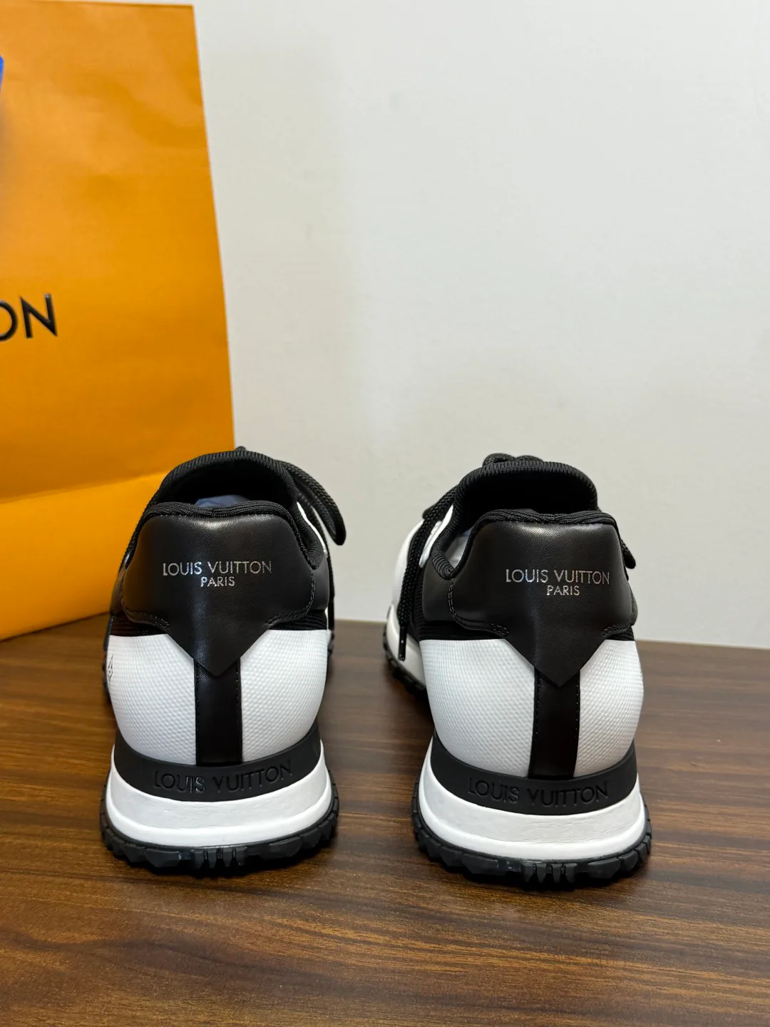 Кроссовки Мужские Louis Vuitton 19787653