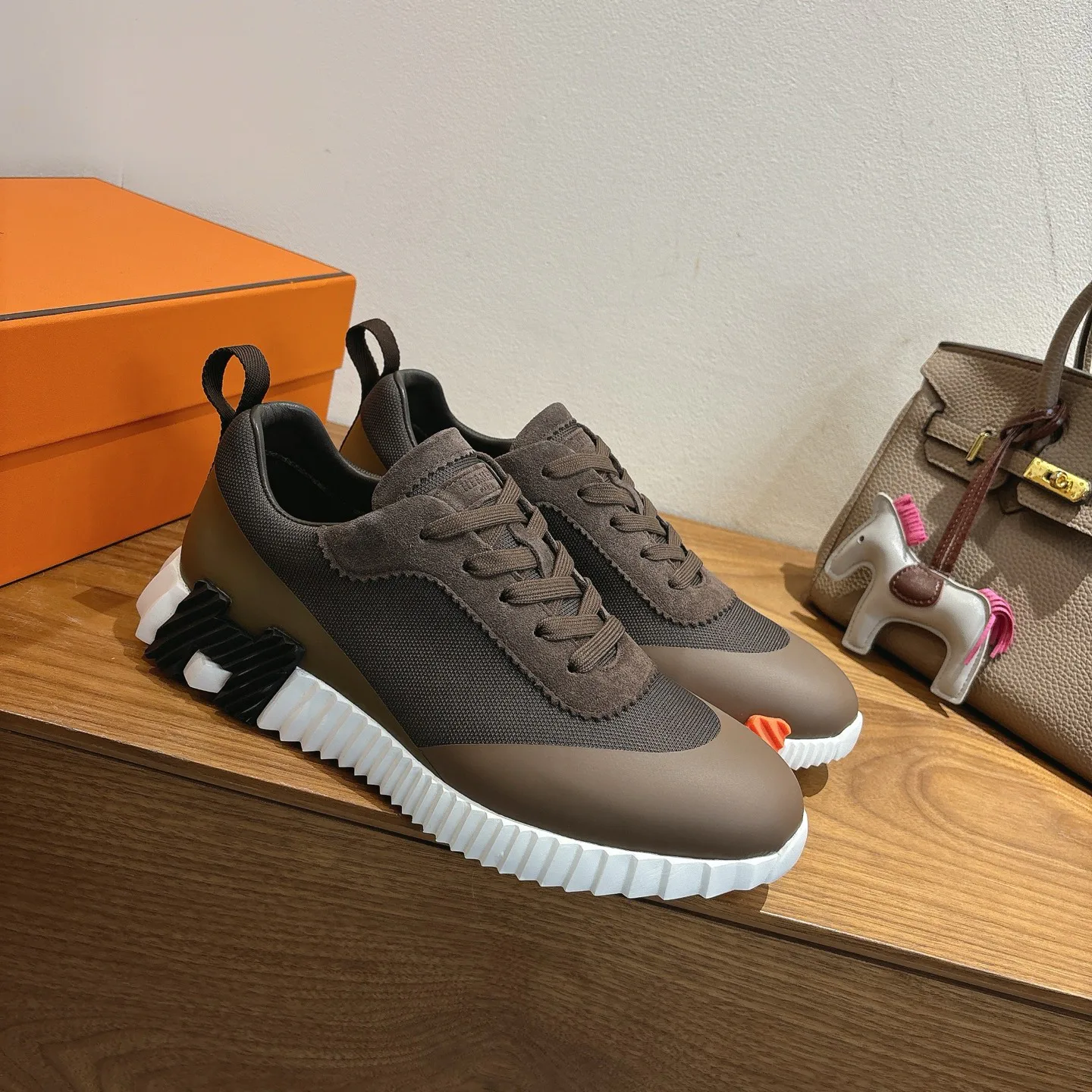 Кроссовки Женские Hermes 18729713