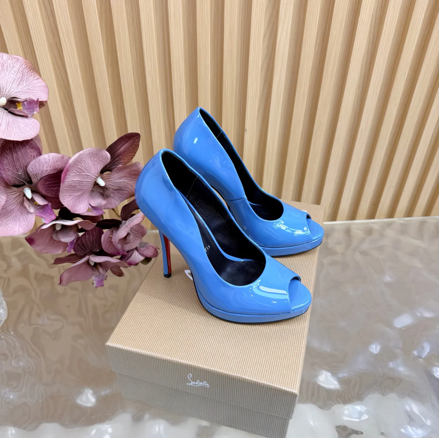 Босоножки Женские Christian Louboutin 9707817