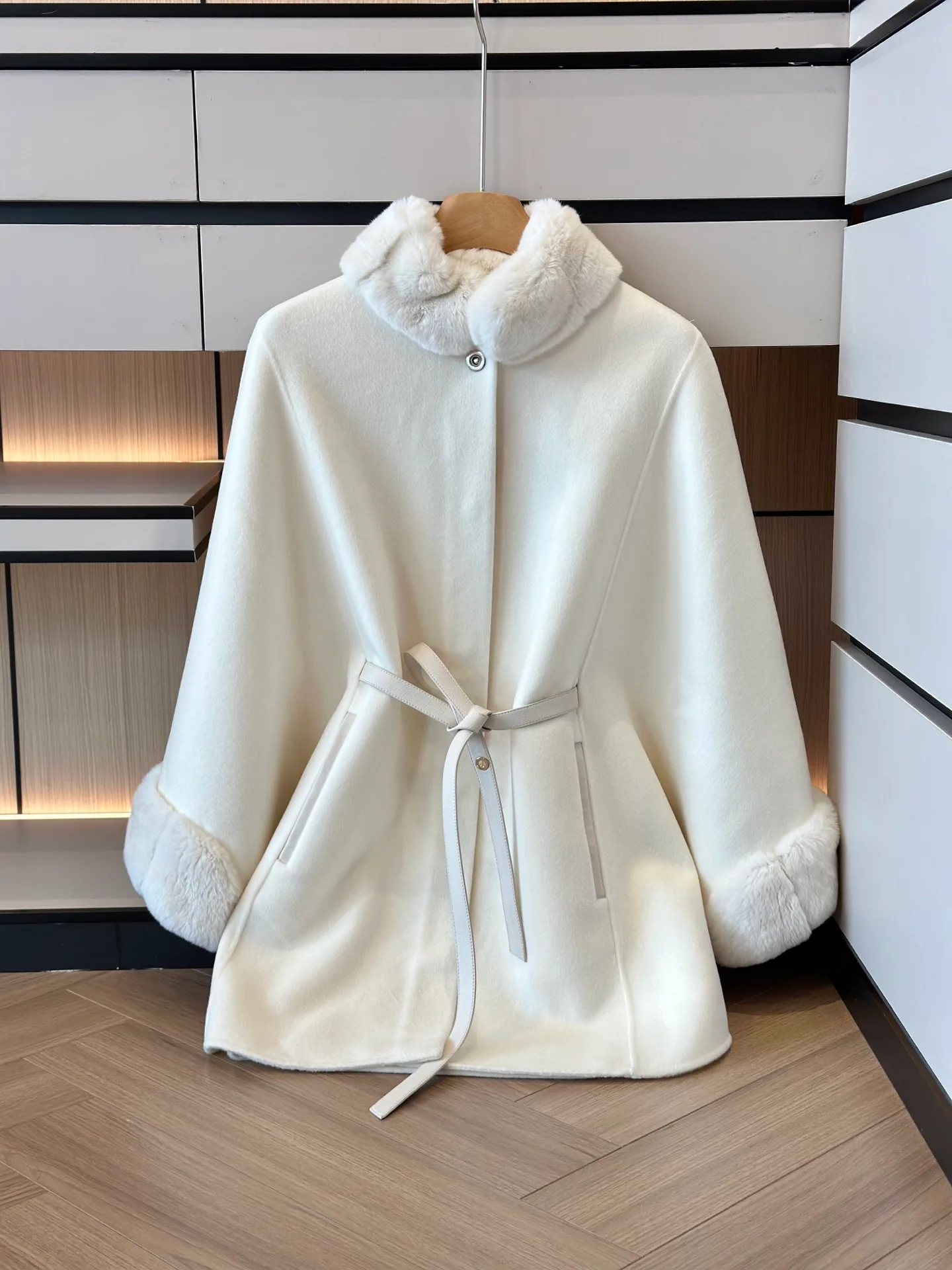 Пальто Женские Loro Piana 18706875