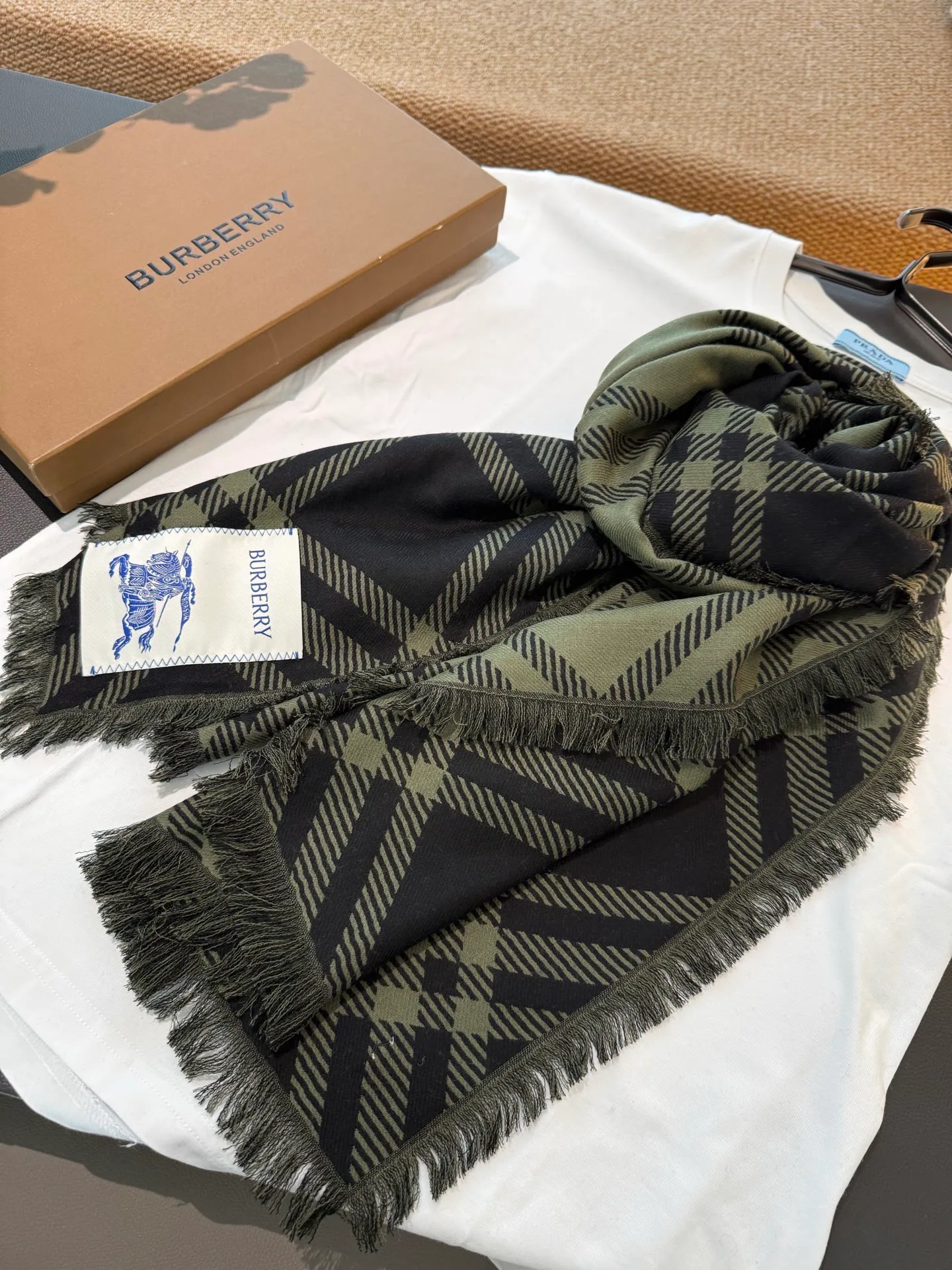 Шарфы Burberry 18627366