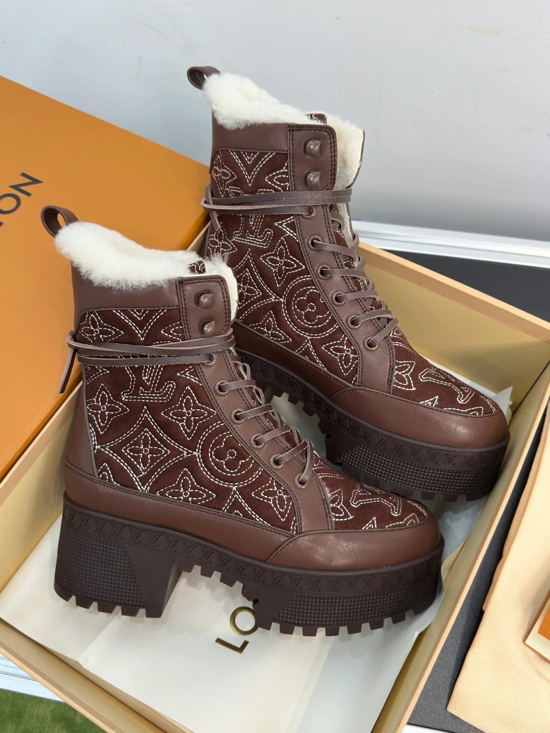 Ботинки Женские Louis Vuitton 18741684
