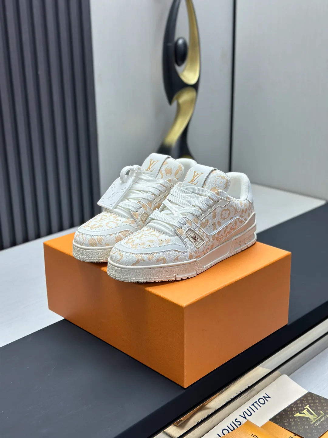 Кроссовки Женские Louis Vuitton 10646365