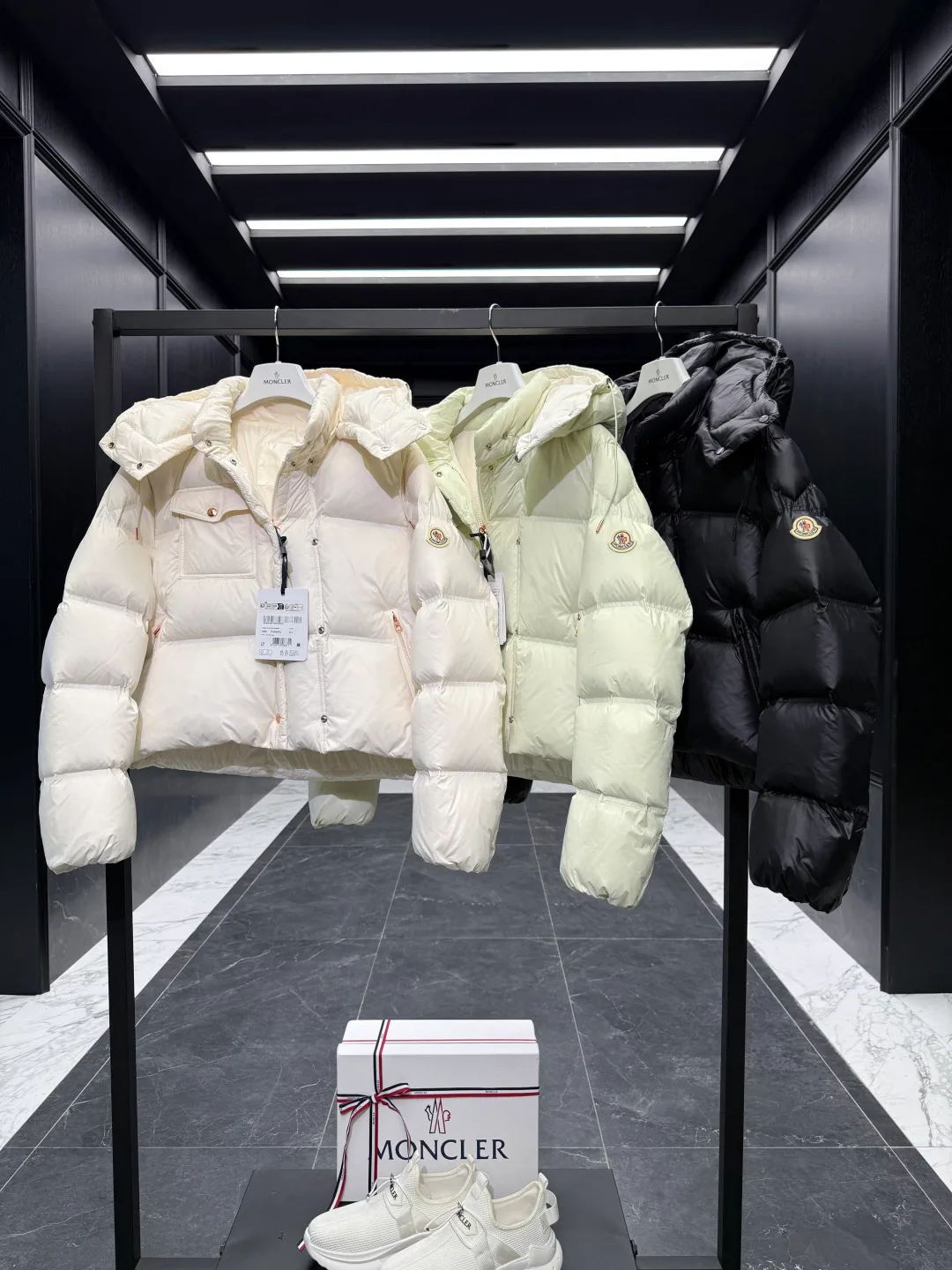 Куртки И Пуховики Женские Moncler 5740774