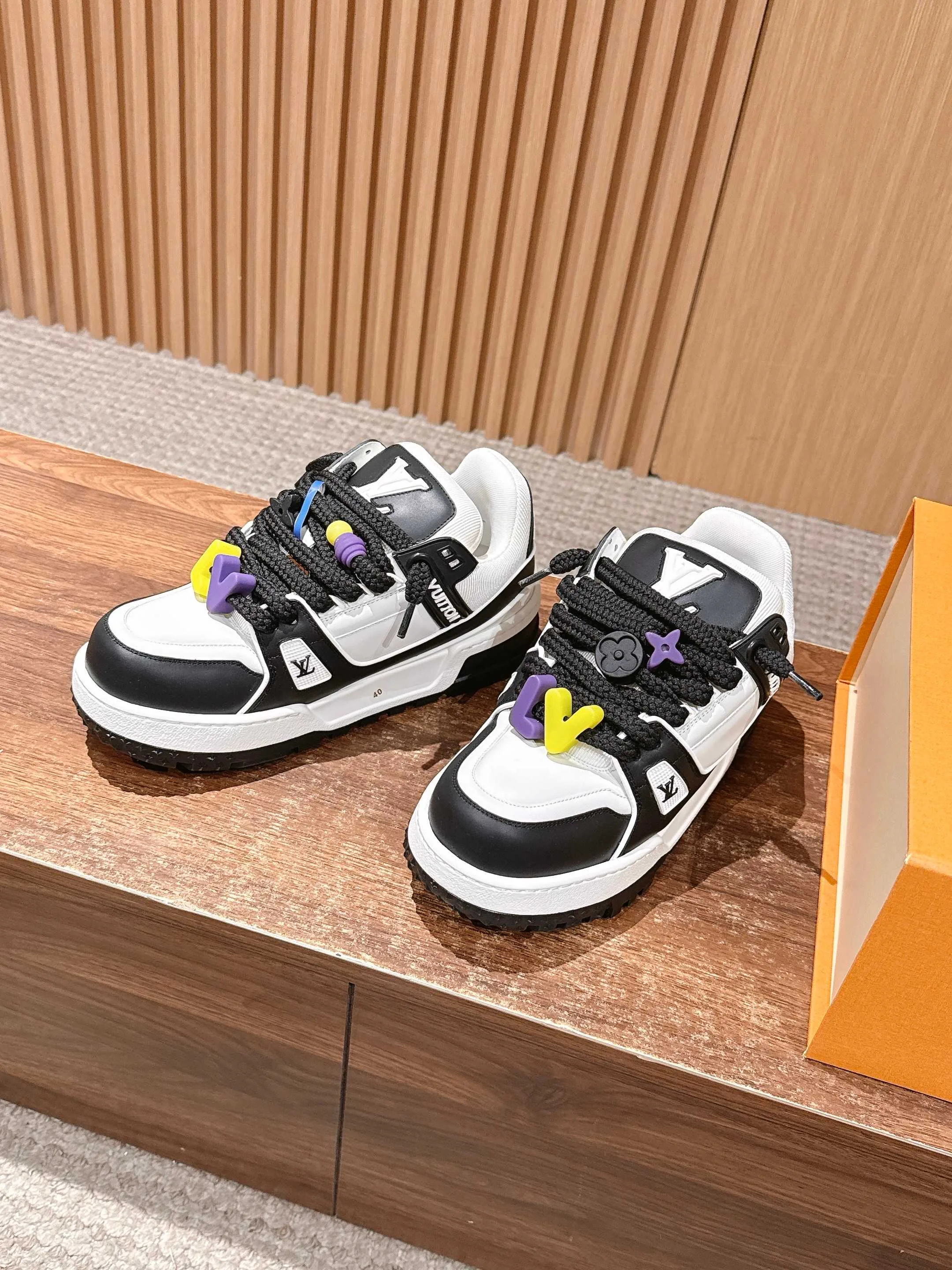 Кроссовки Женские Louis Vuitton 4269599