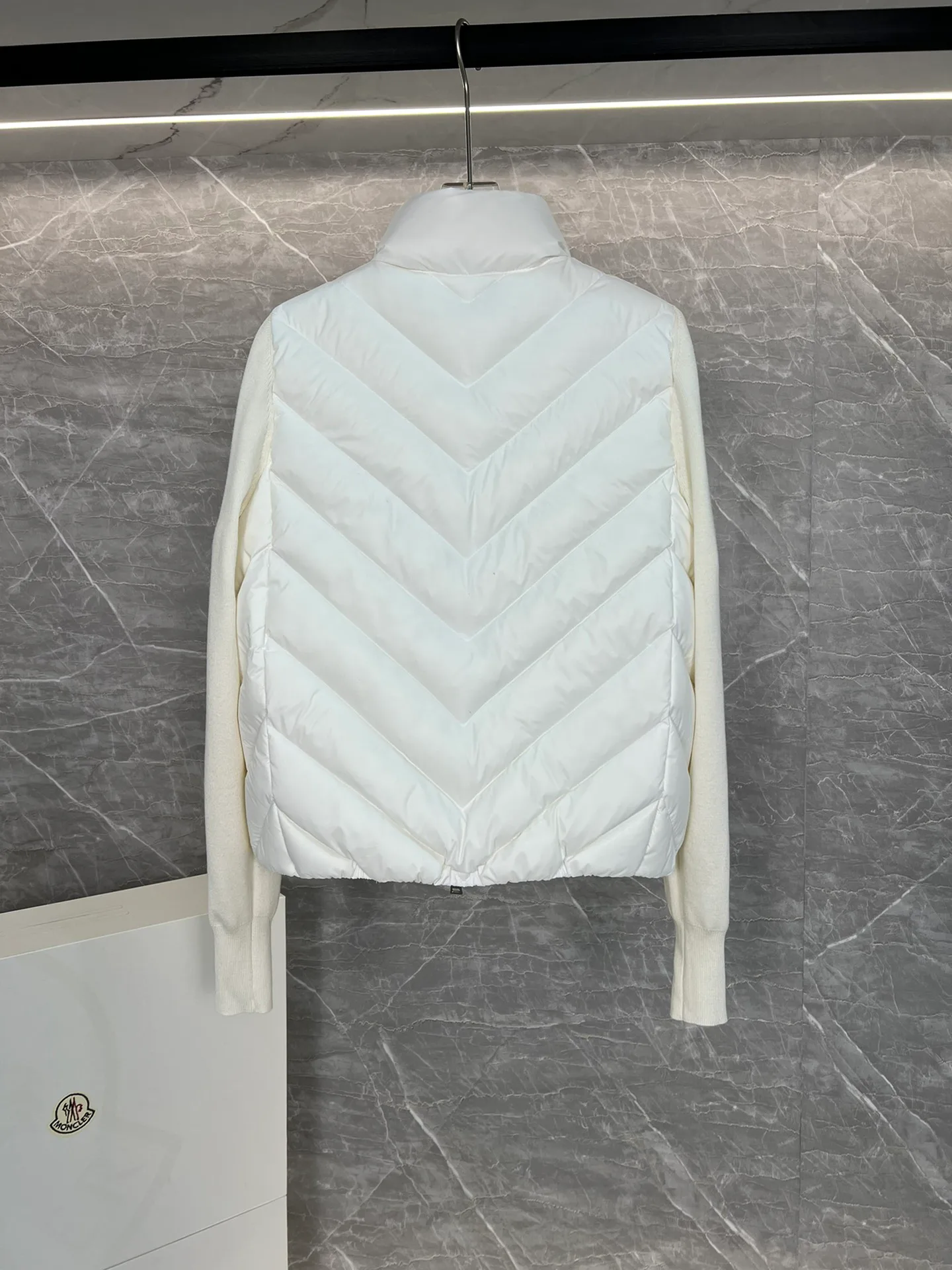 Куртки И Пуховики Женские Moncler 18599773