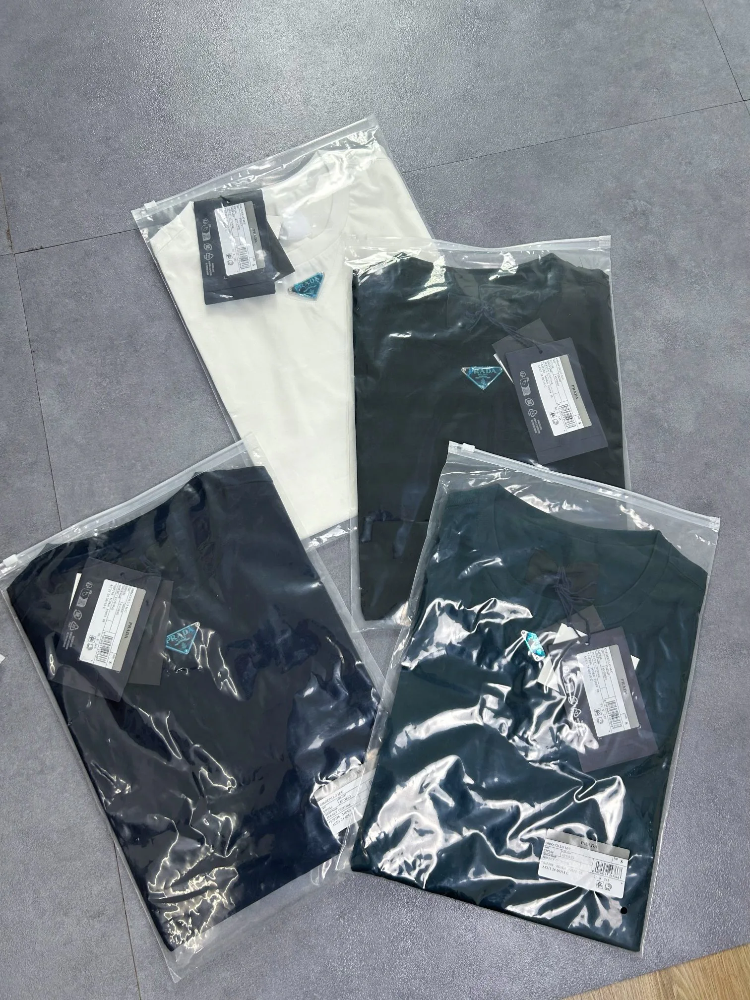 Футболки Женские Prada 8373