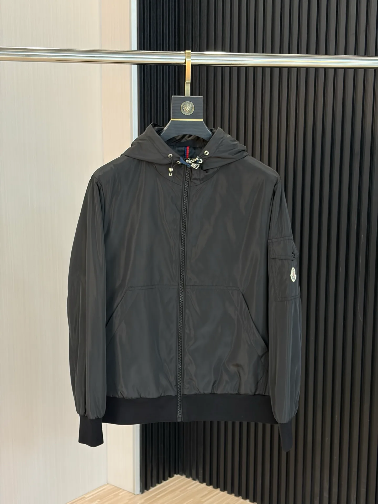 Куртки И Пуховики Мужские Moncler 18218449