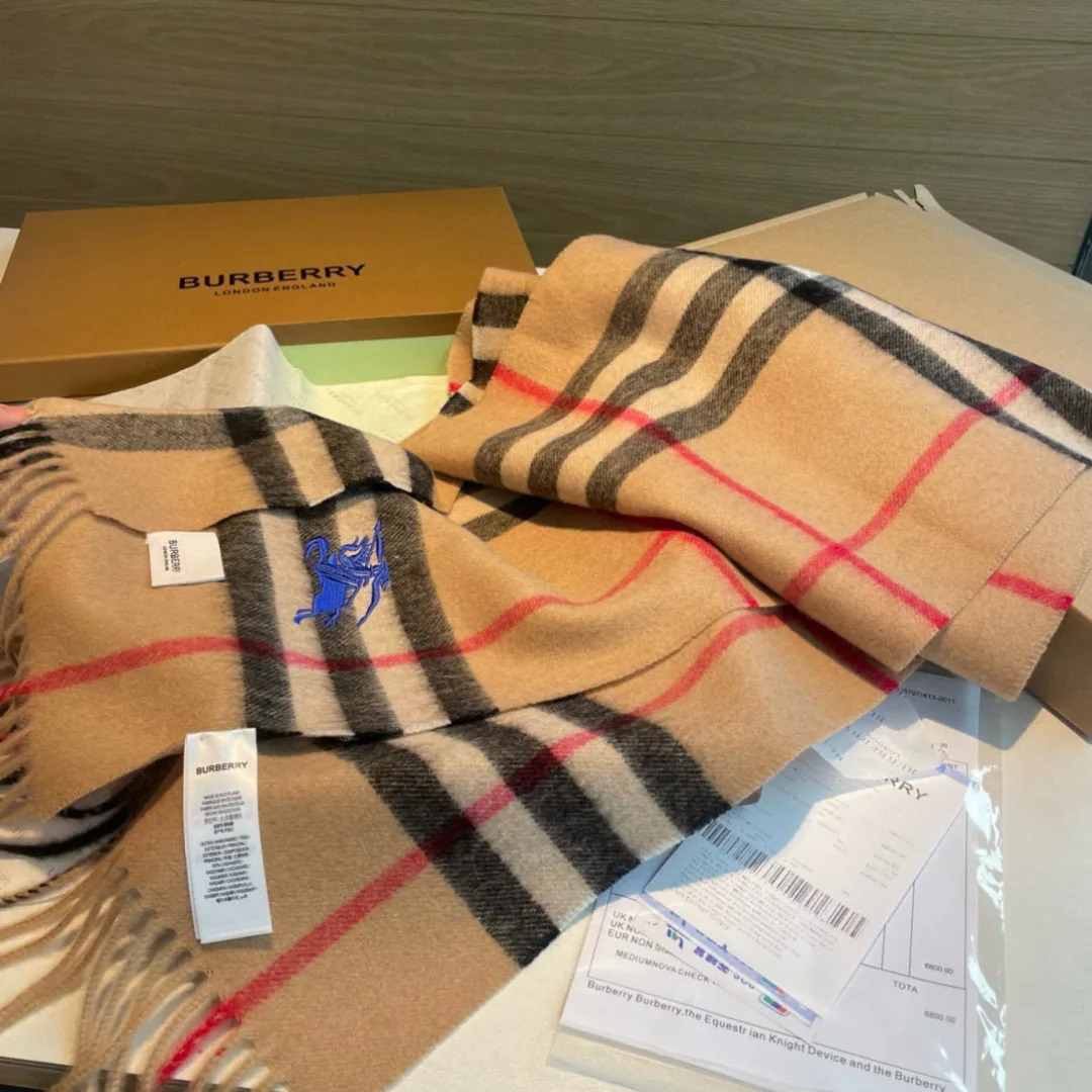 Шарфы Burberry 18449891