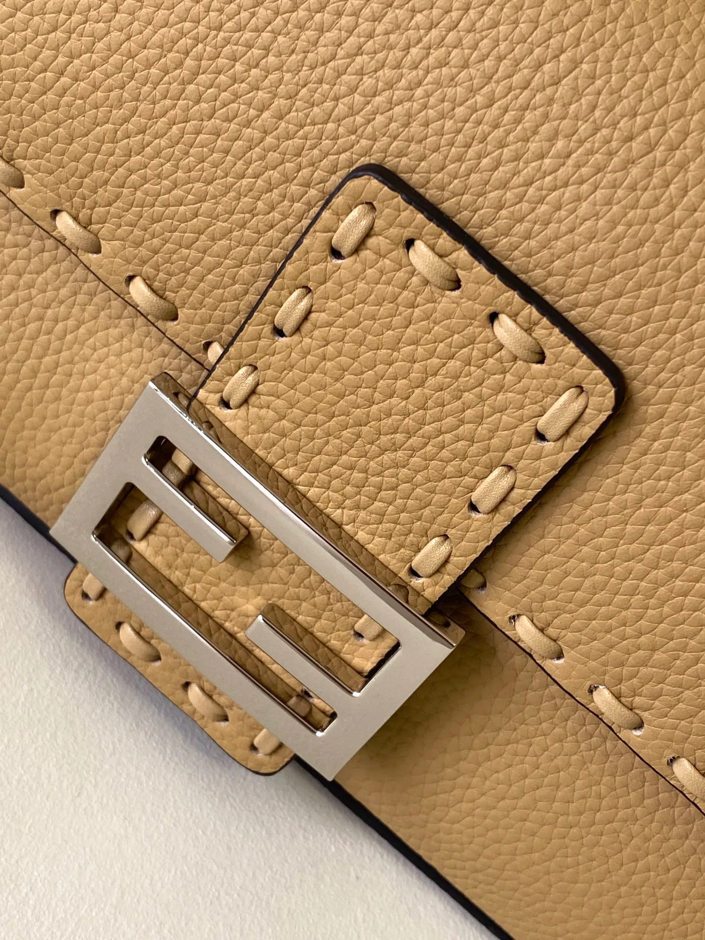 Классические Сумки Женские Fendi 12718240