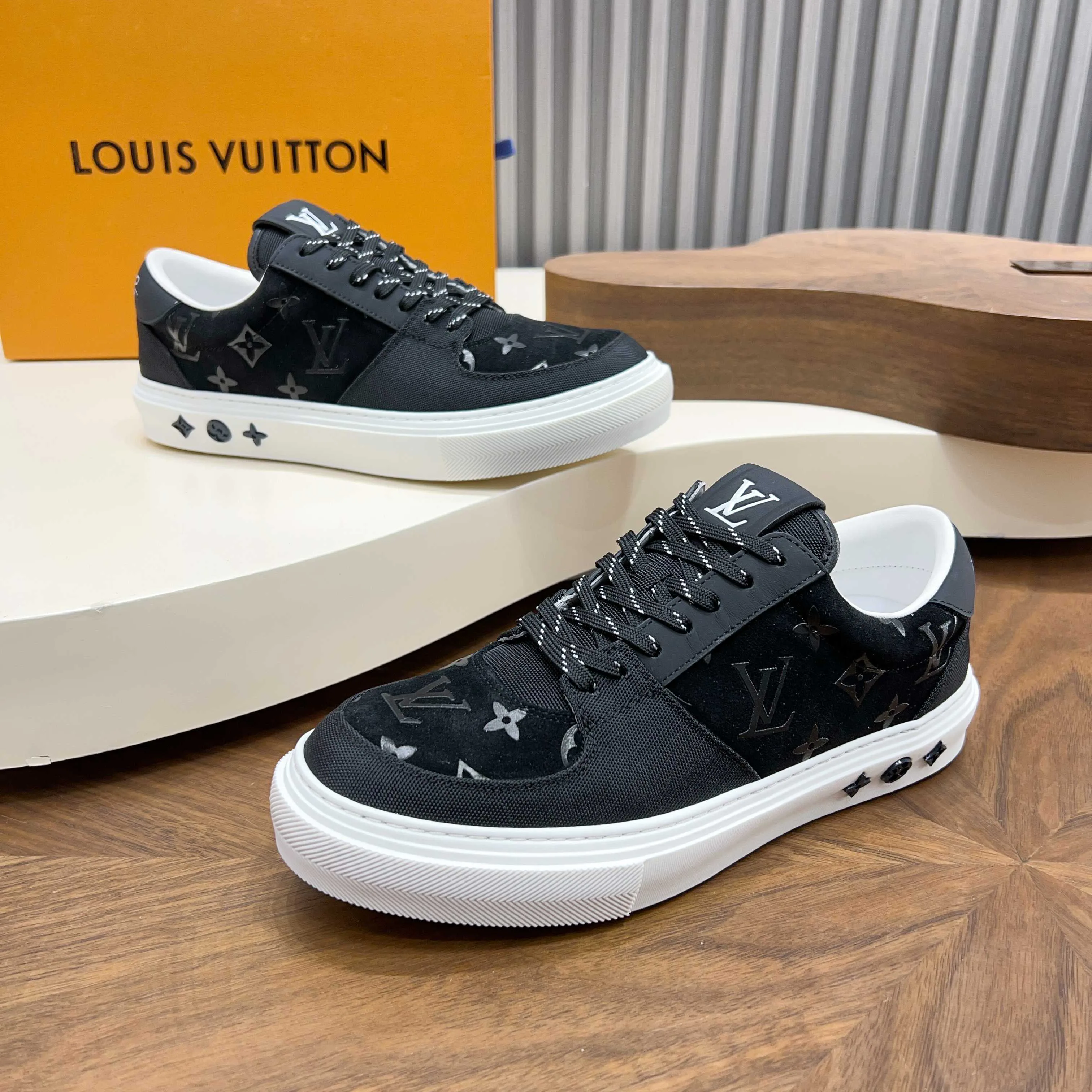 Кроссовки Мужские Louis Vuitton 18117093