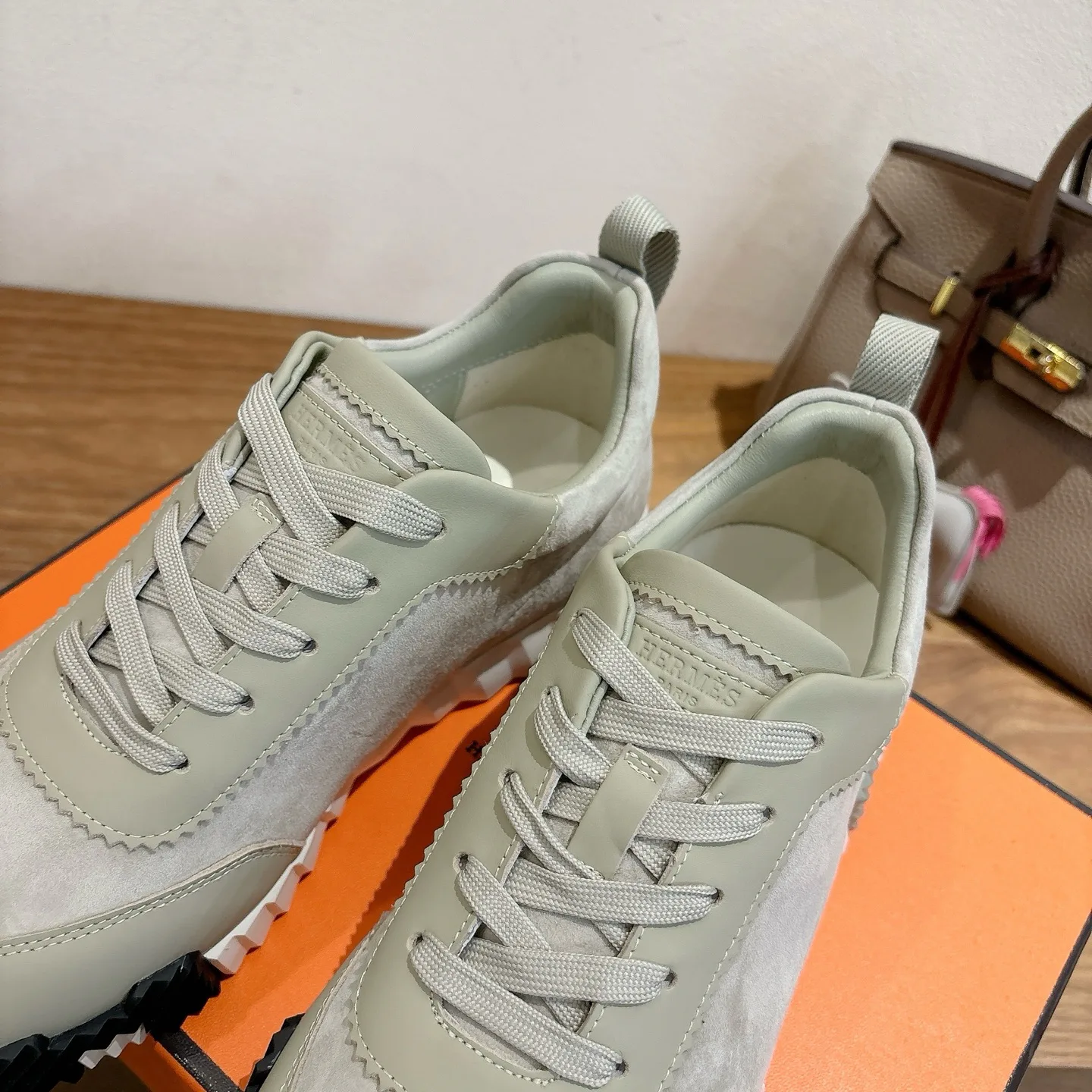 Кроссовки Женские Hermes 18963763